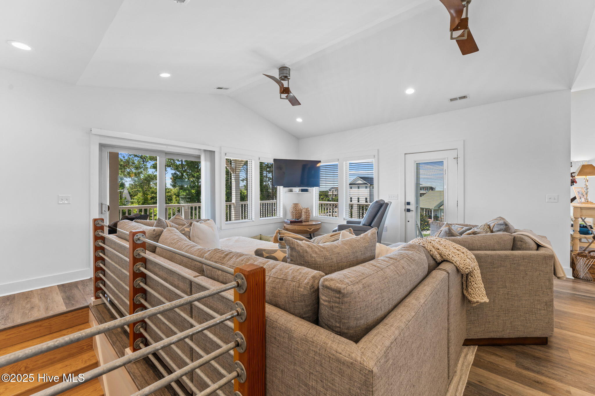 100514865 | Photo 39