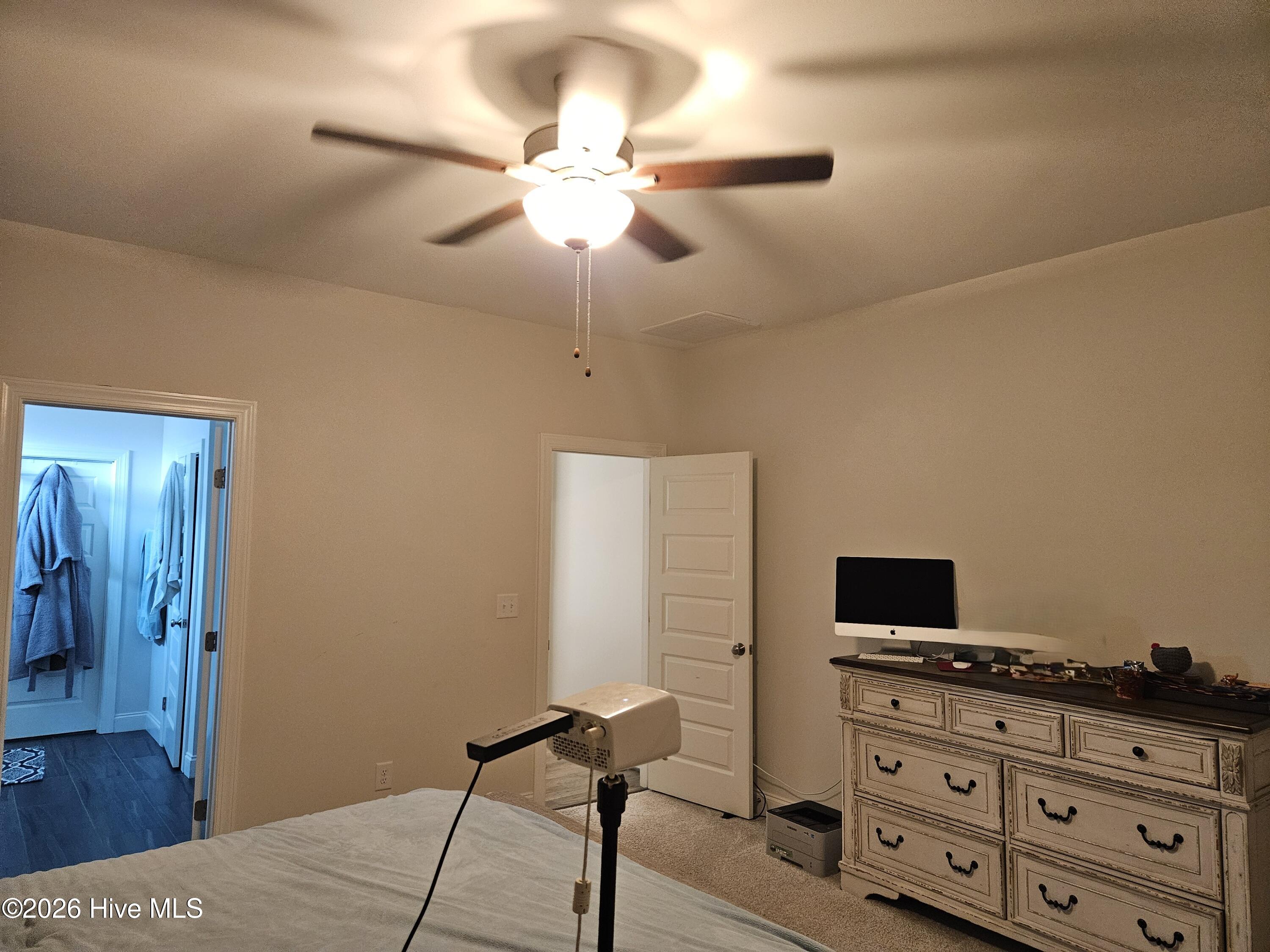 100569163 | Photo 13