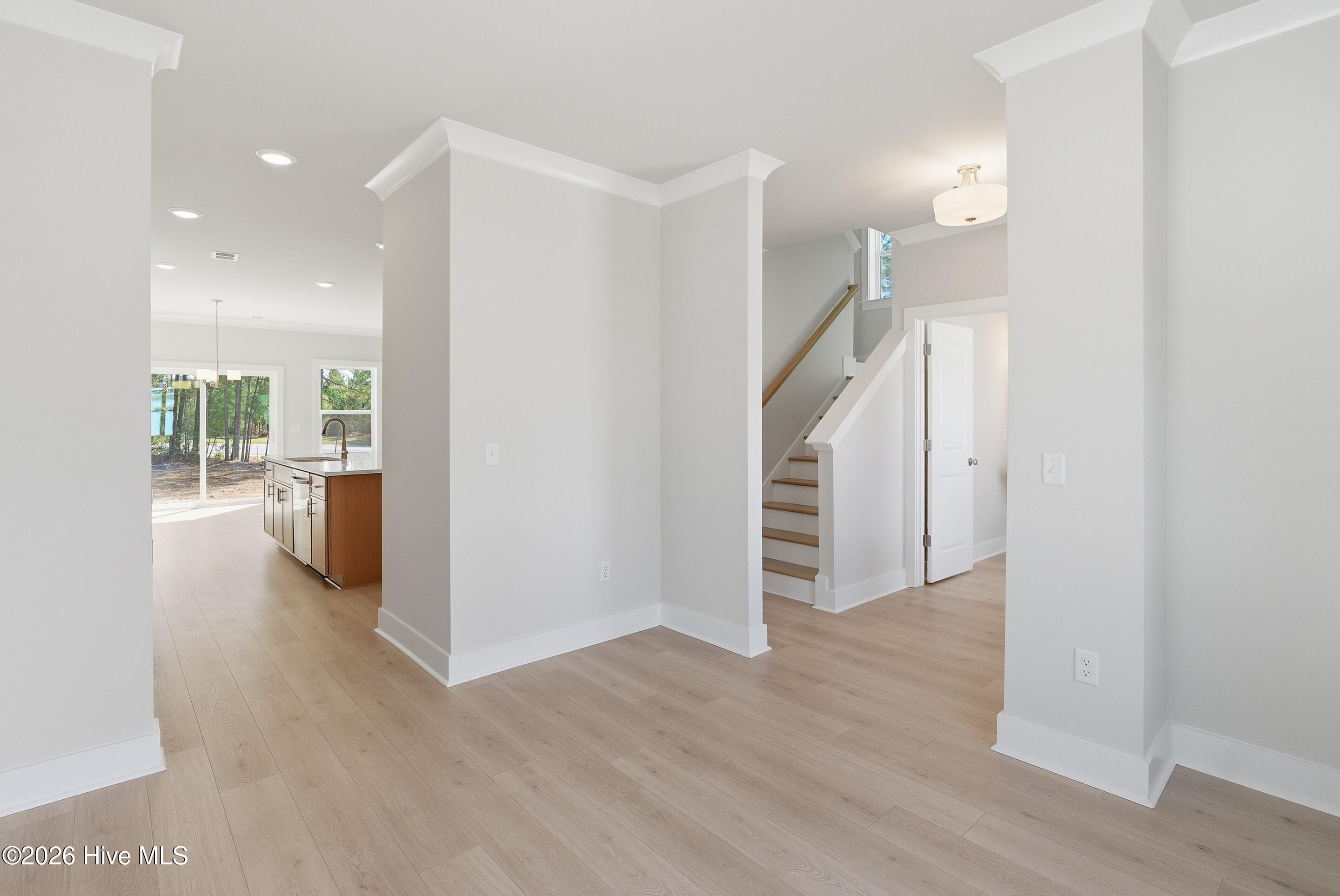 100547597 | Photo 13