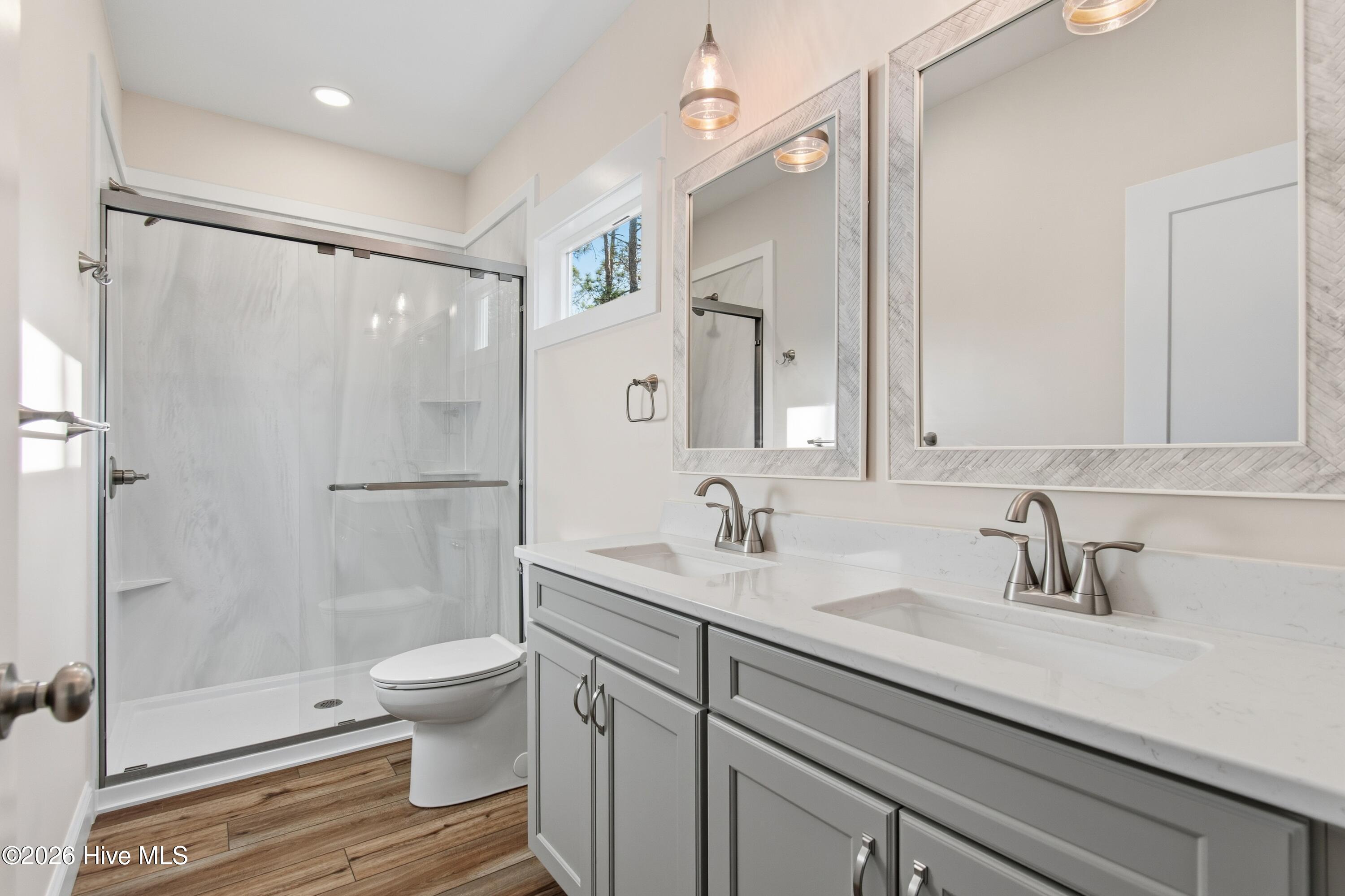 100548446 | Photo 18