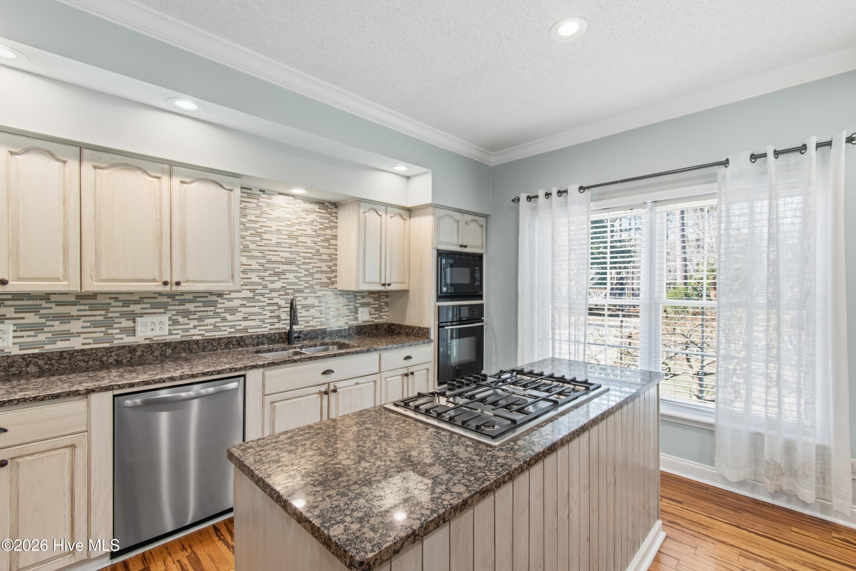 100556655 | Photo 24