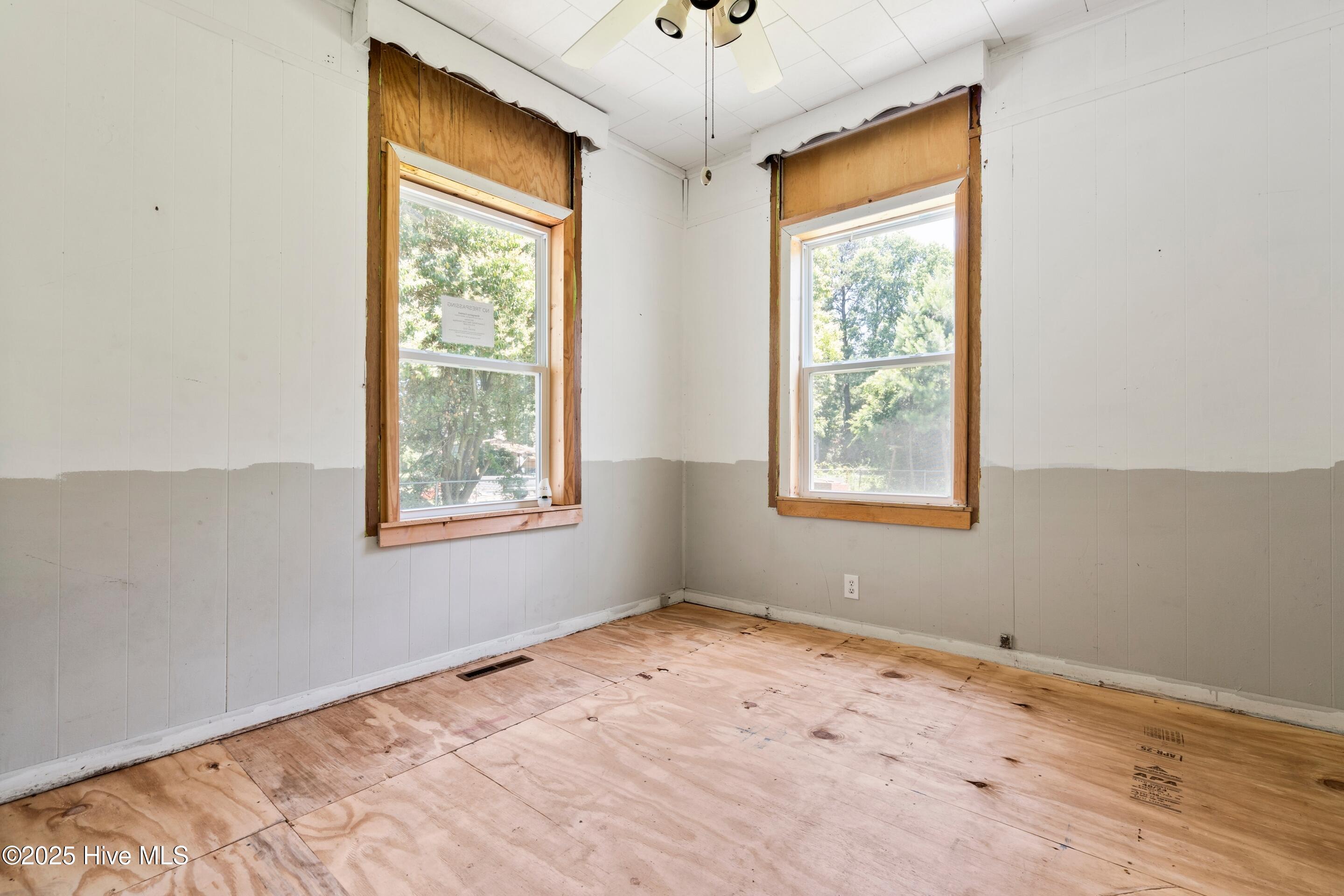 100513299 | Photo 26