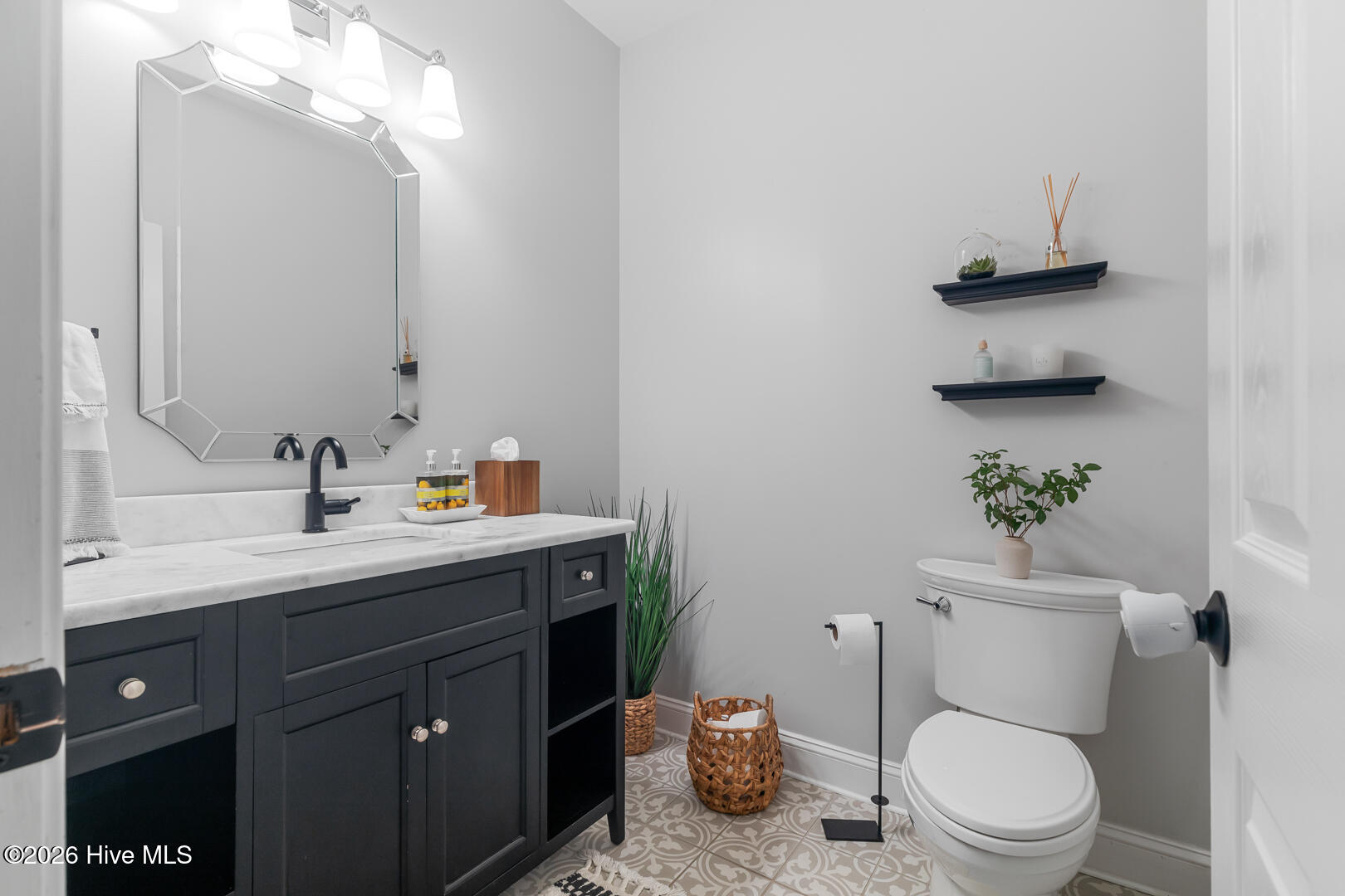 100557590 | Photo 35