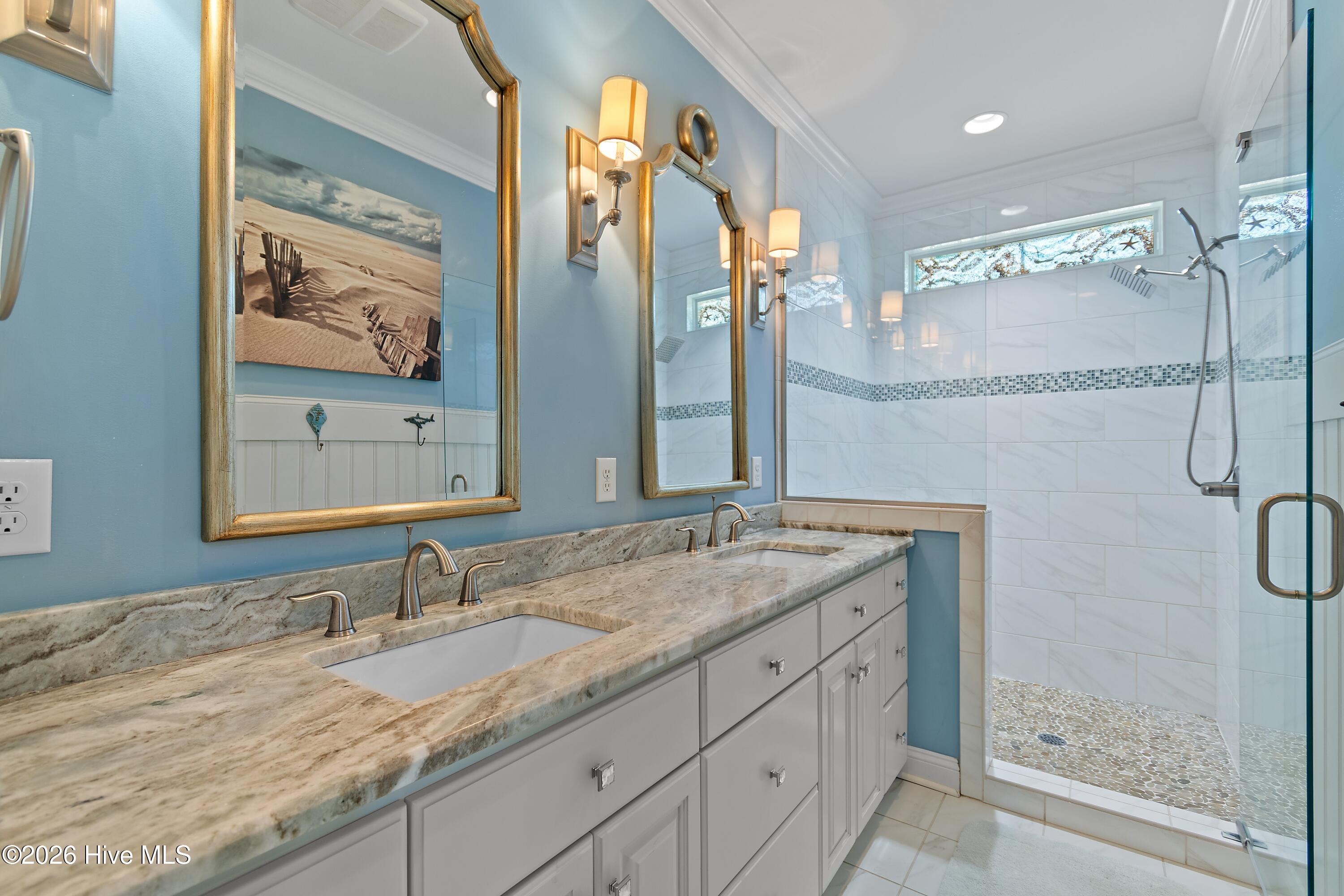 100558702 | Photo 43