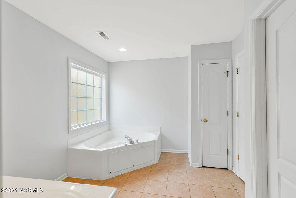 100530654 | Photo 18