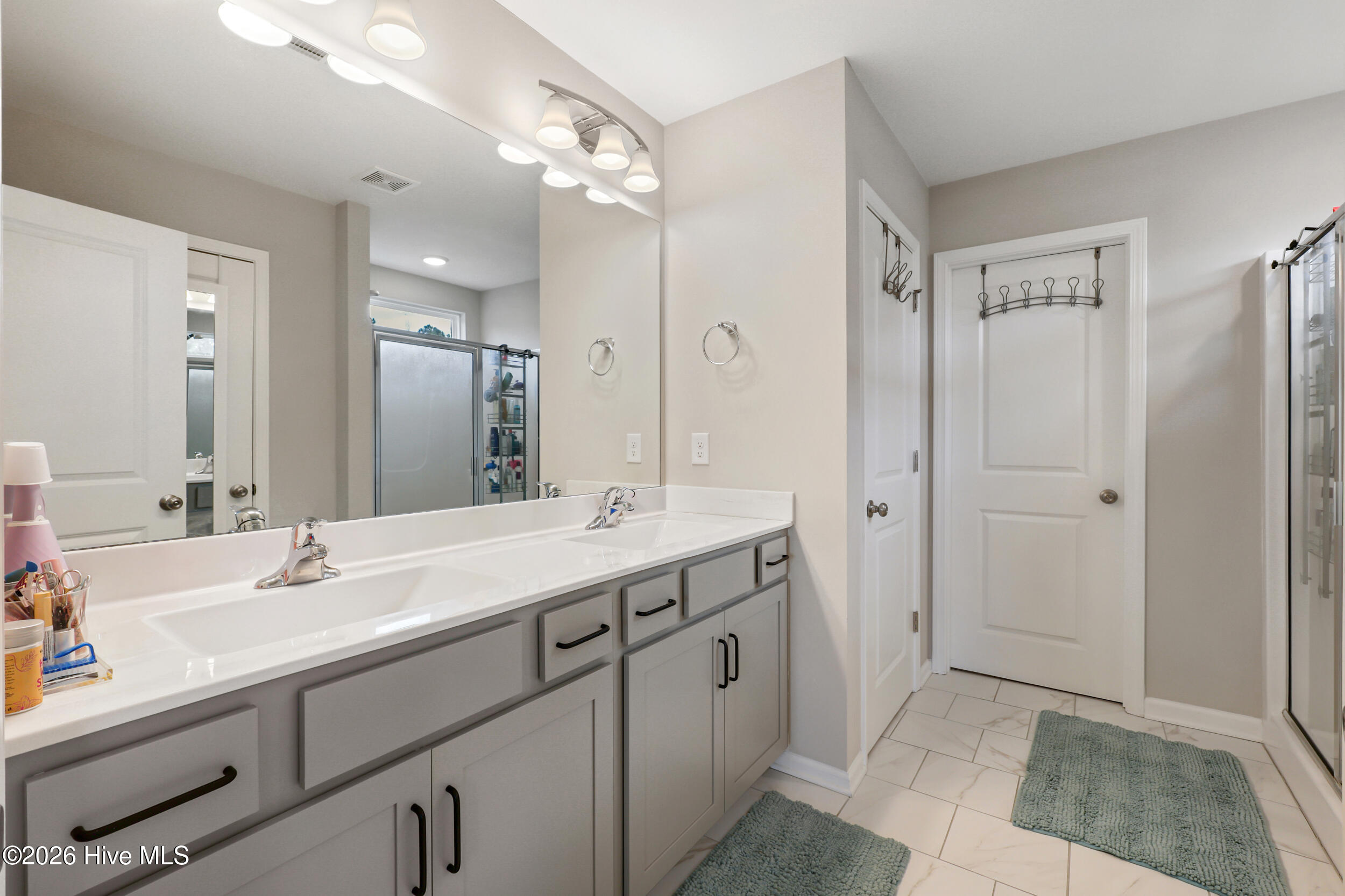 100565604 | Photo 19