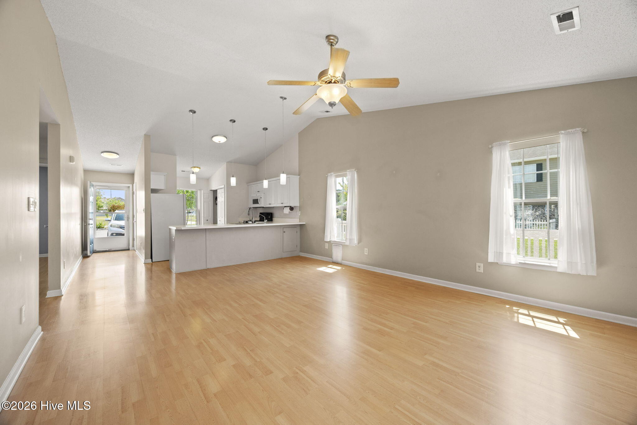 100568088 | Photo 16