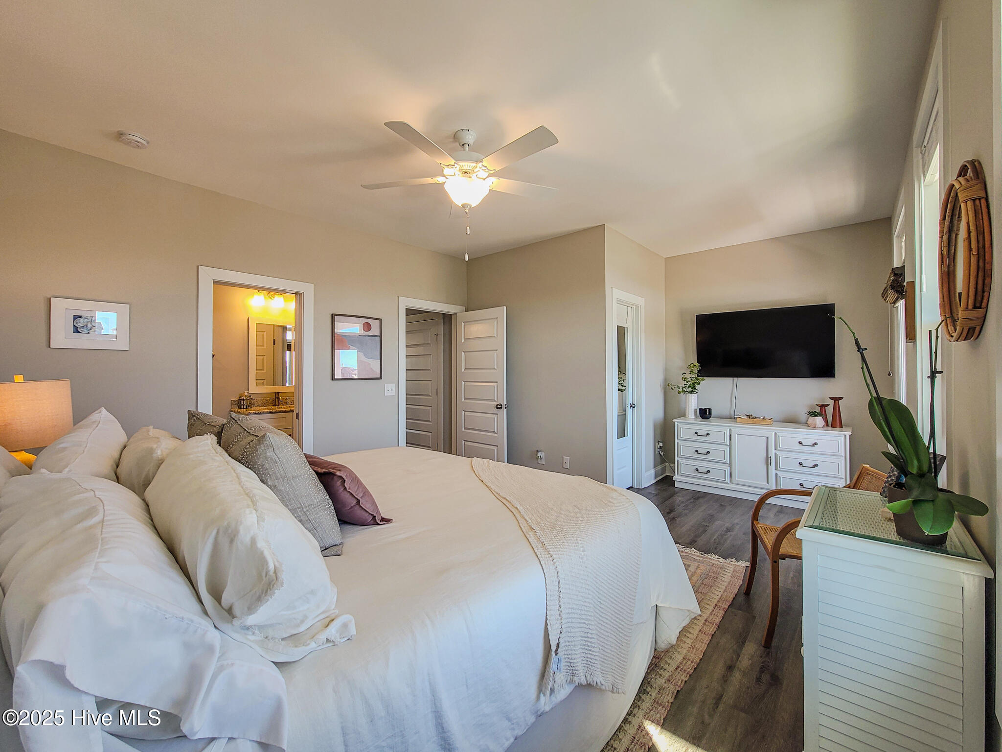 100540688 | Photo 23