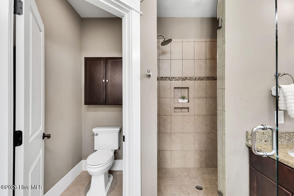 100548295 | Photo 37