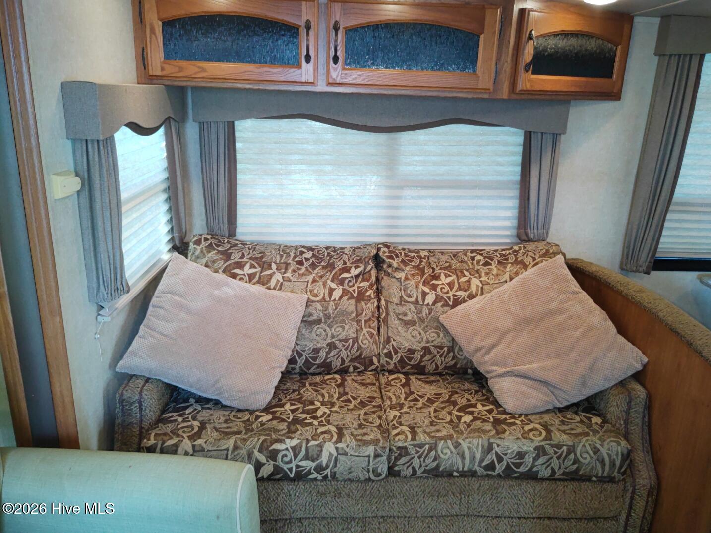 100567863 | Photo 28