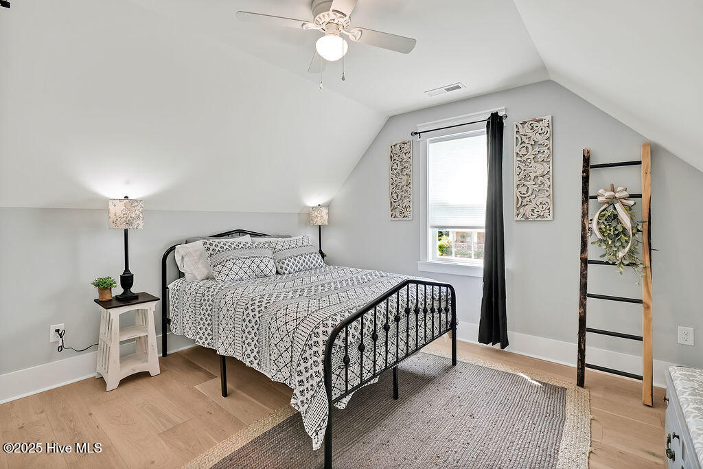 100521530 | Photo 35