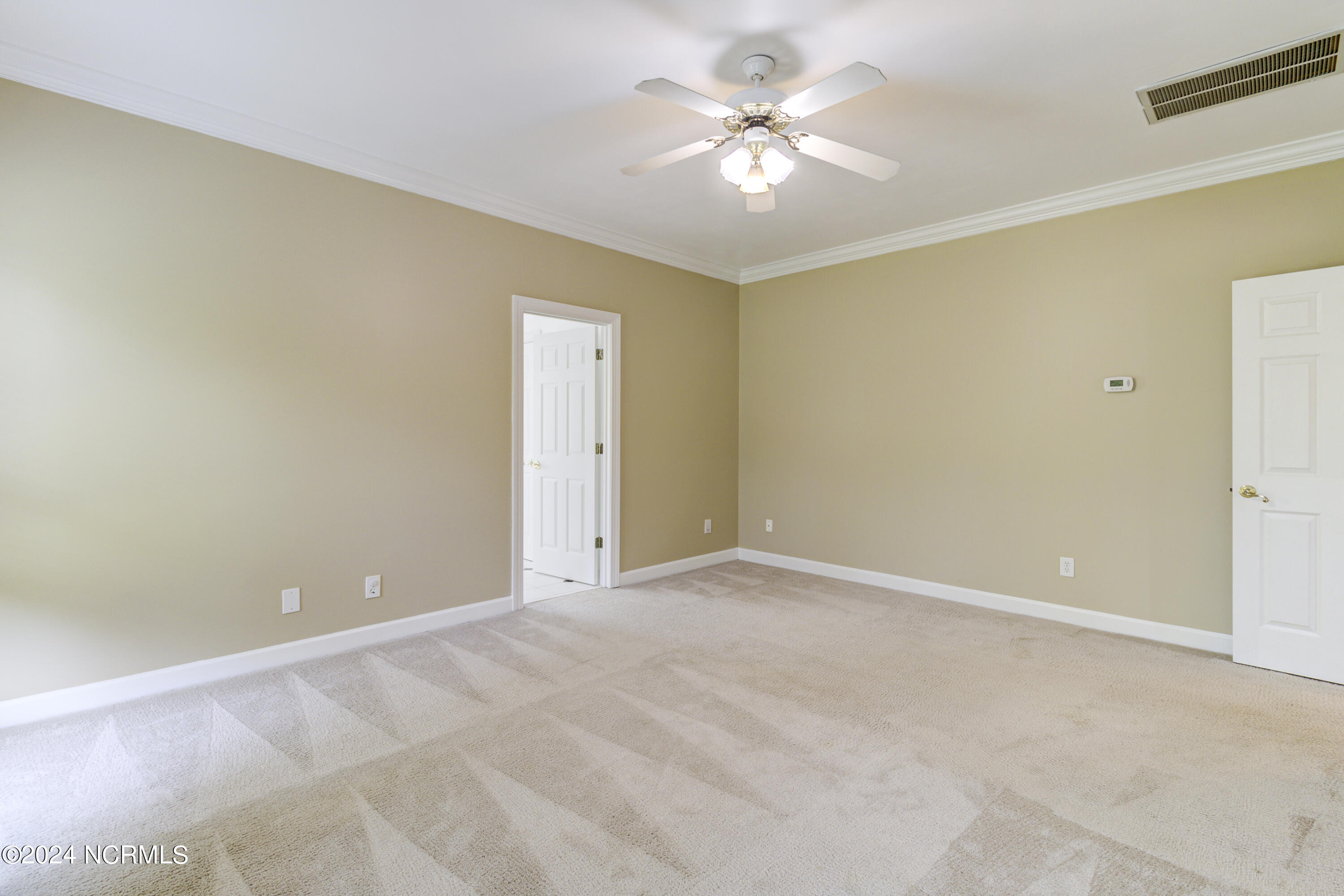 100560204 | Photo 18