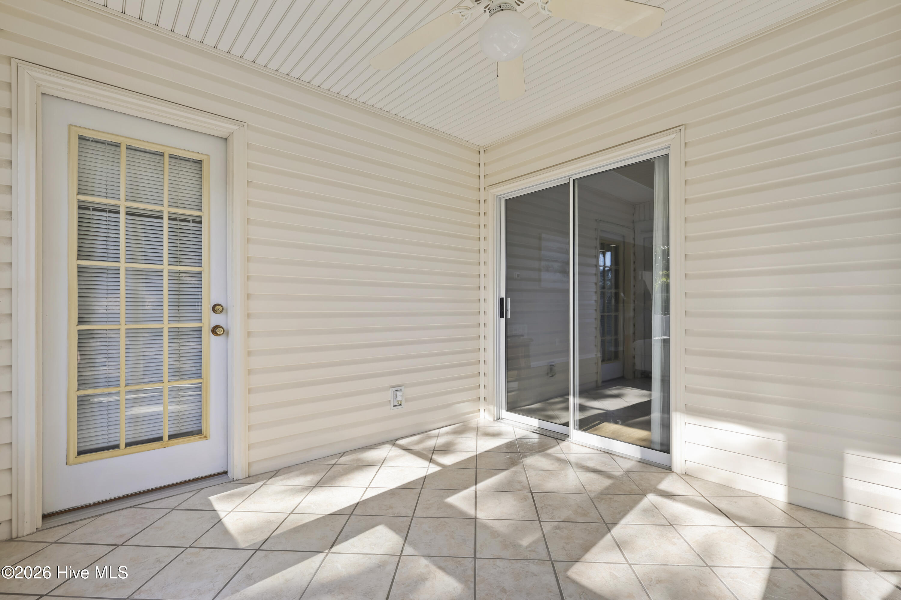 100547301 | Photo 37