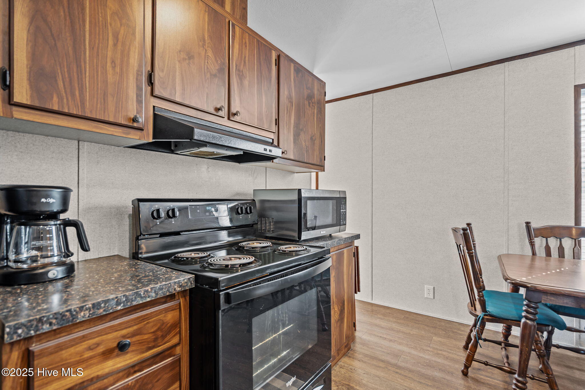 100531228 | Photo 47