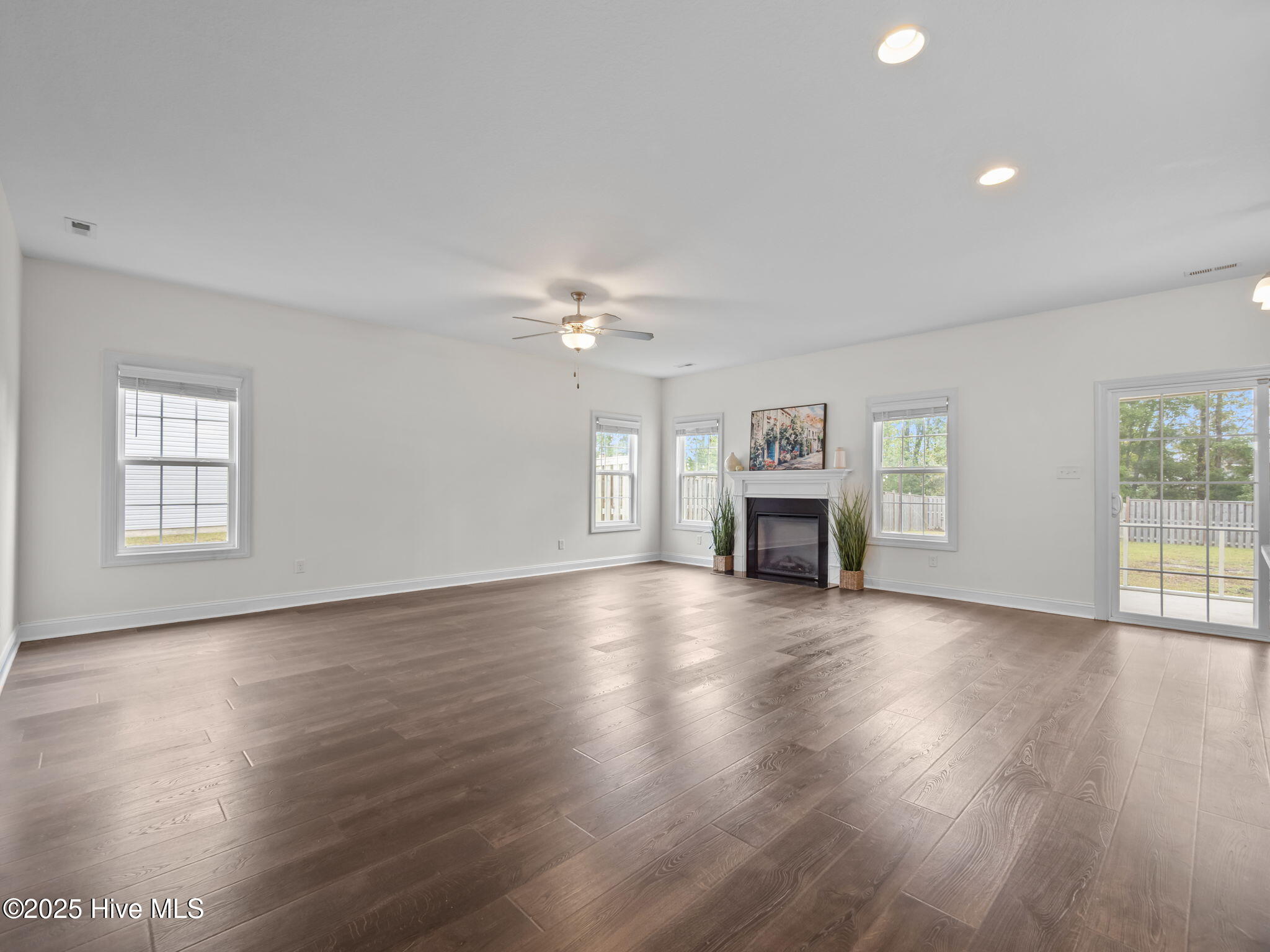 100536873 | Photo 14