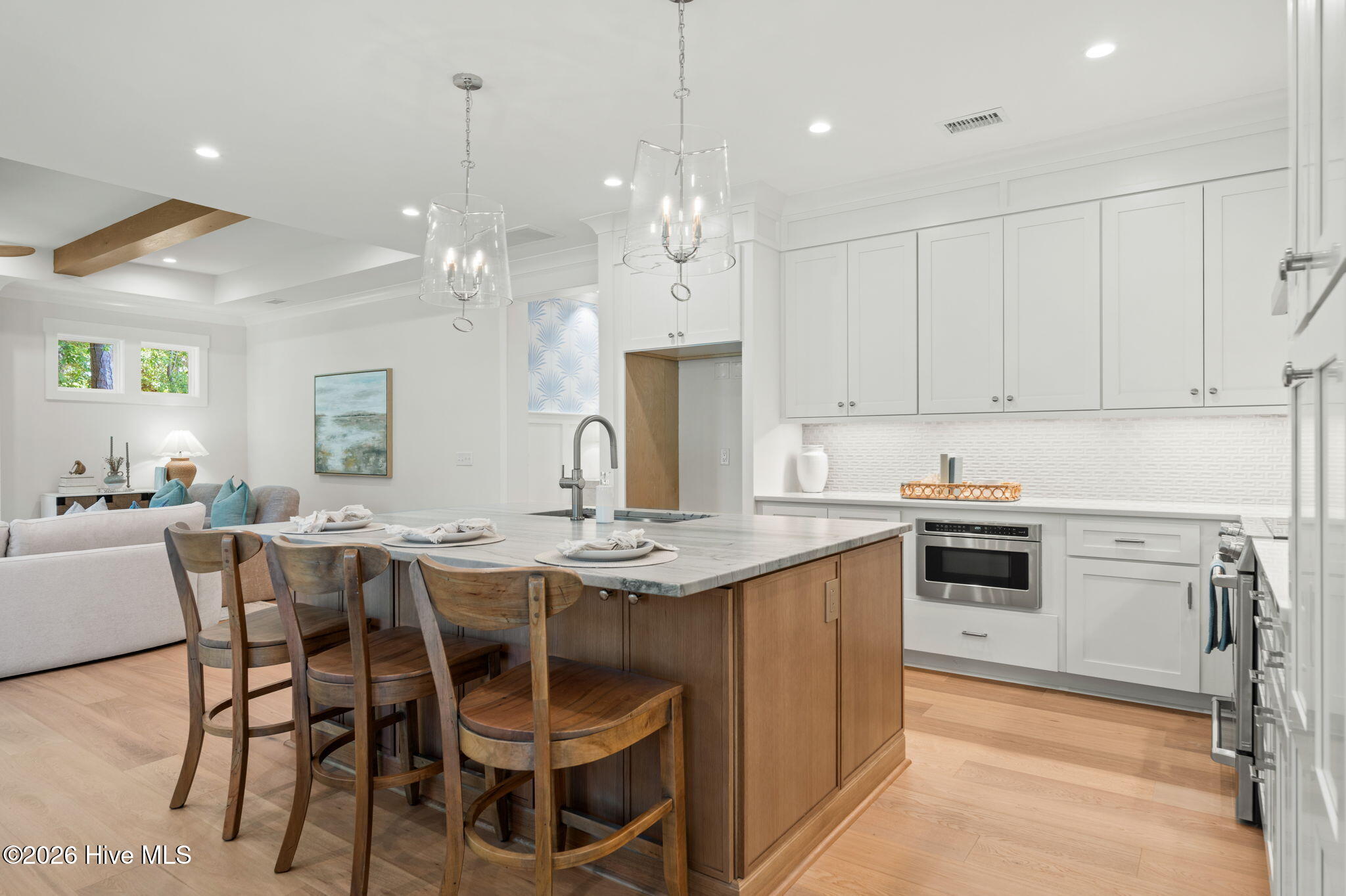 100568916 | Photo 16