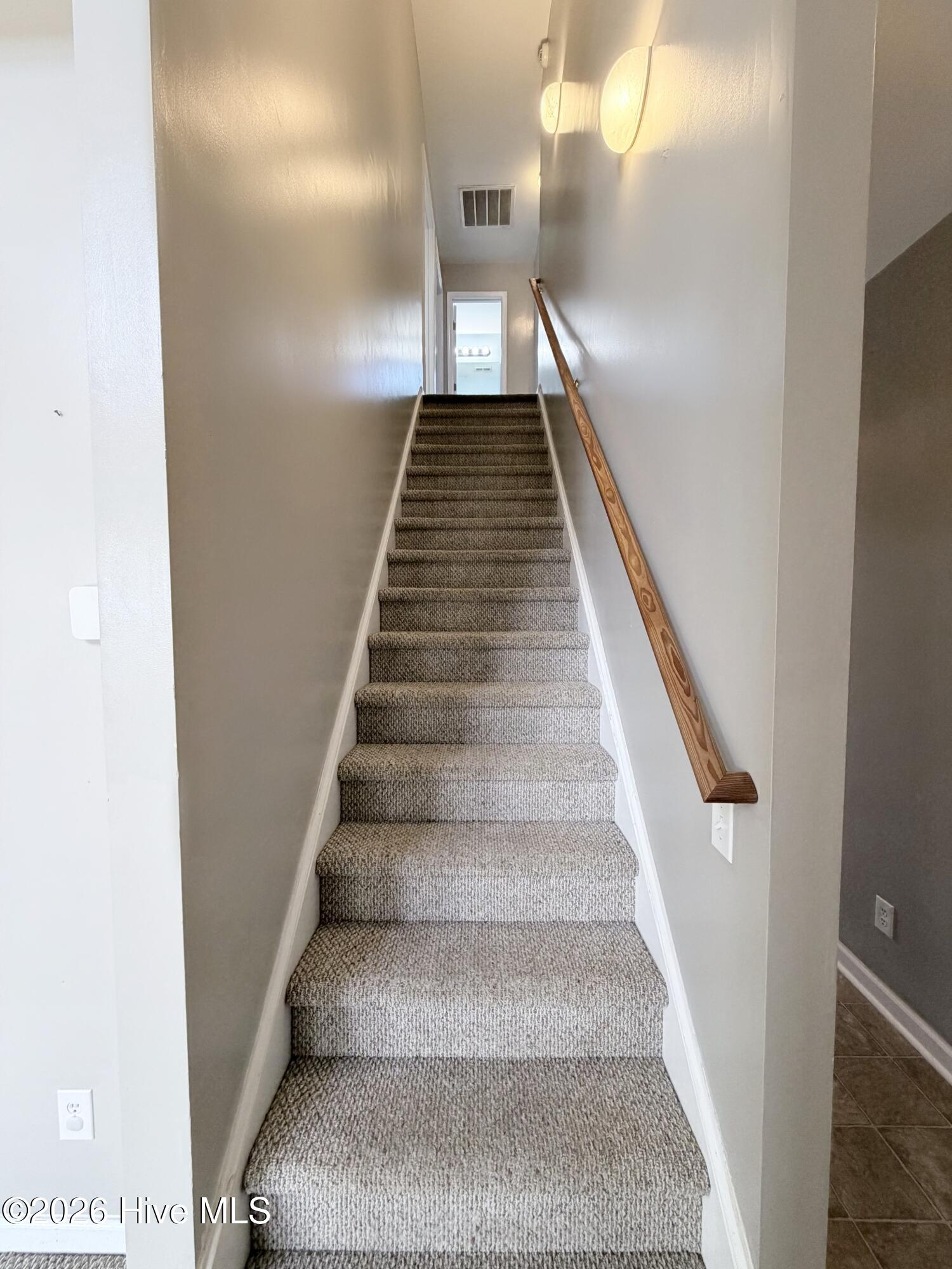 100547389 | Photo 25