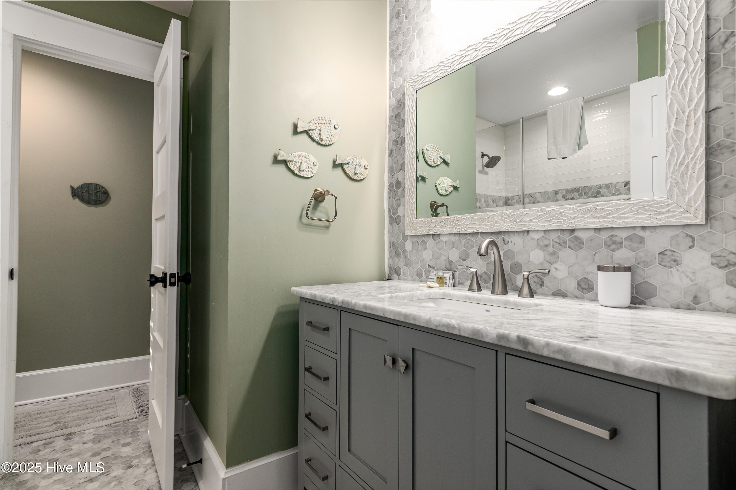 100530236 | Photo 41