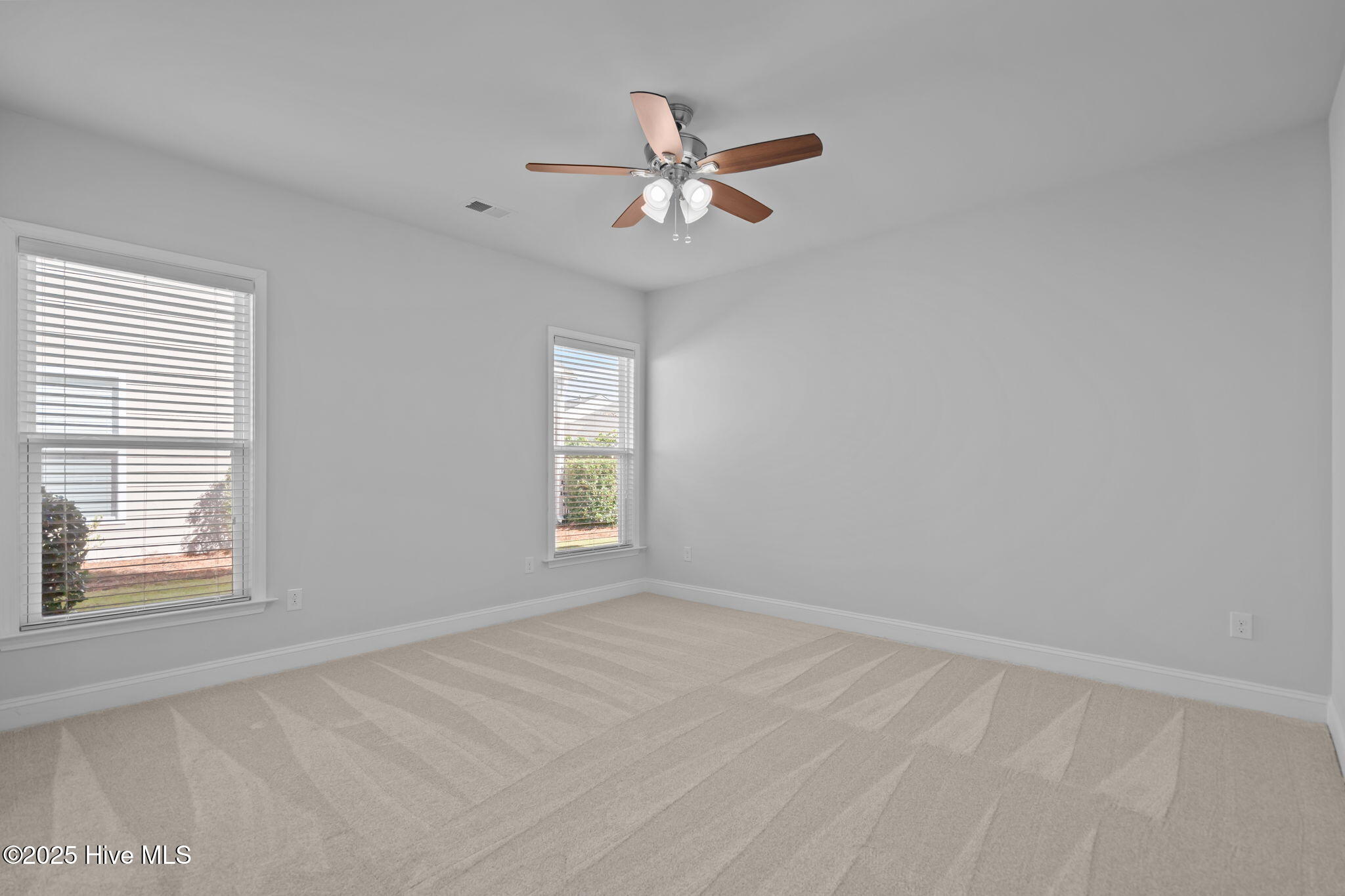 100565127 | Photo 38