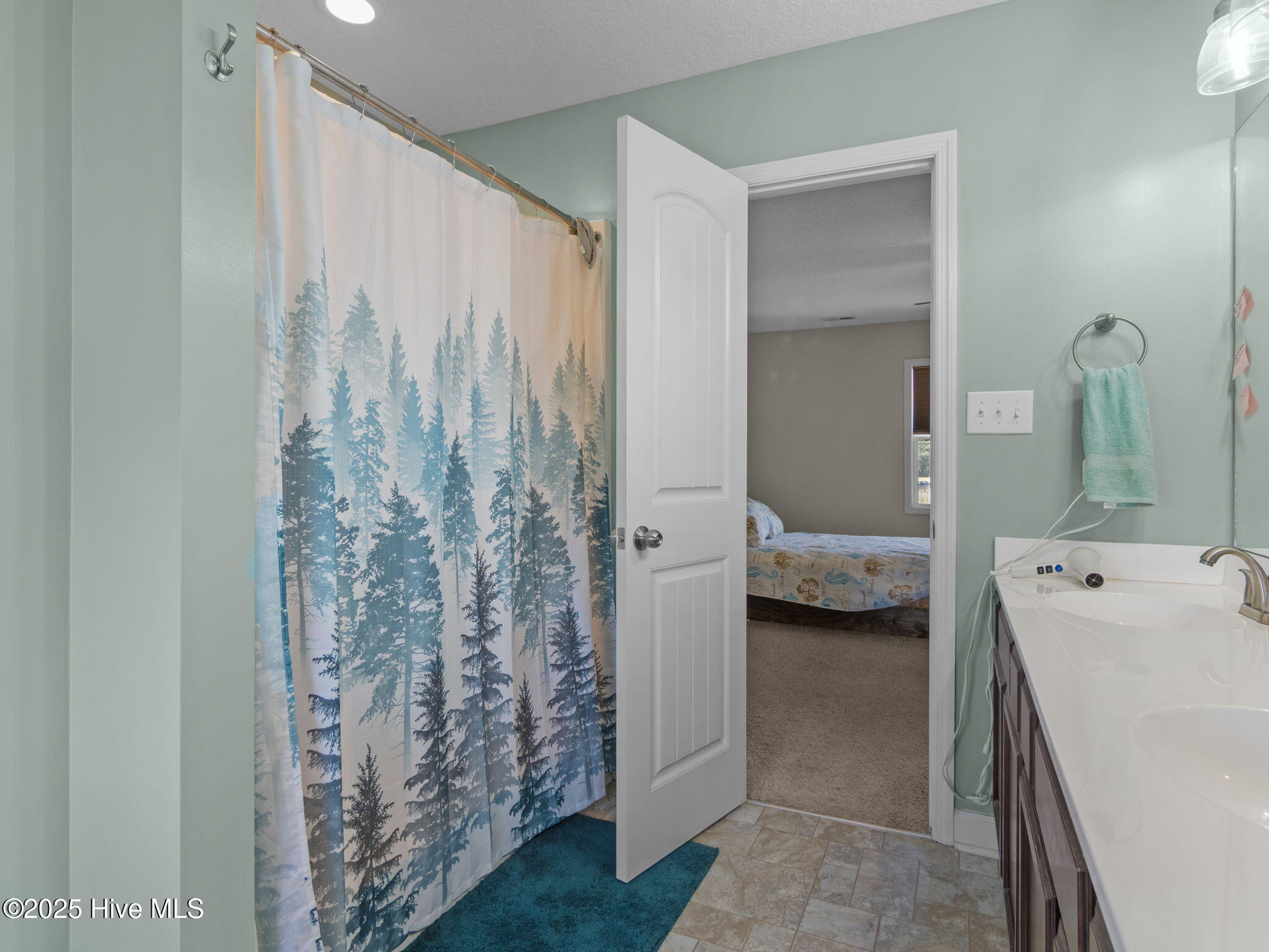 100534752 | Photo 24