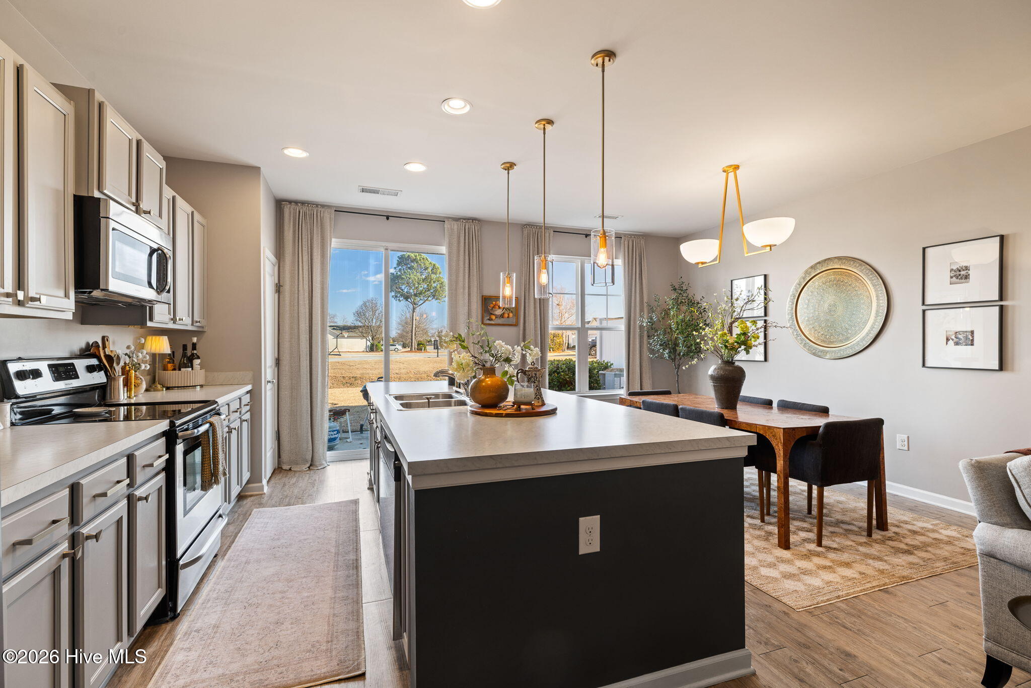 100556686 | Photo 11