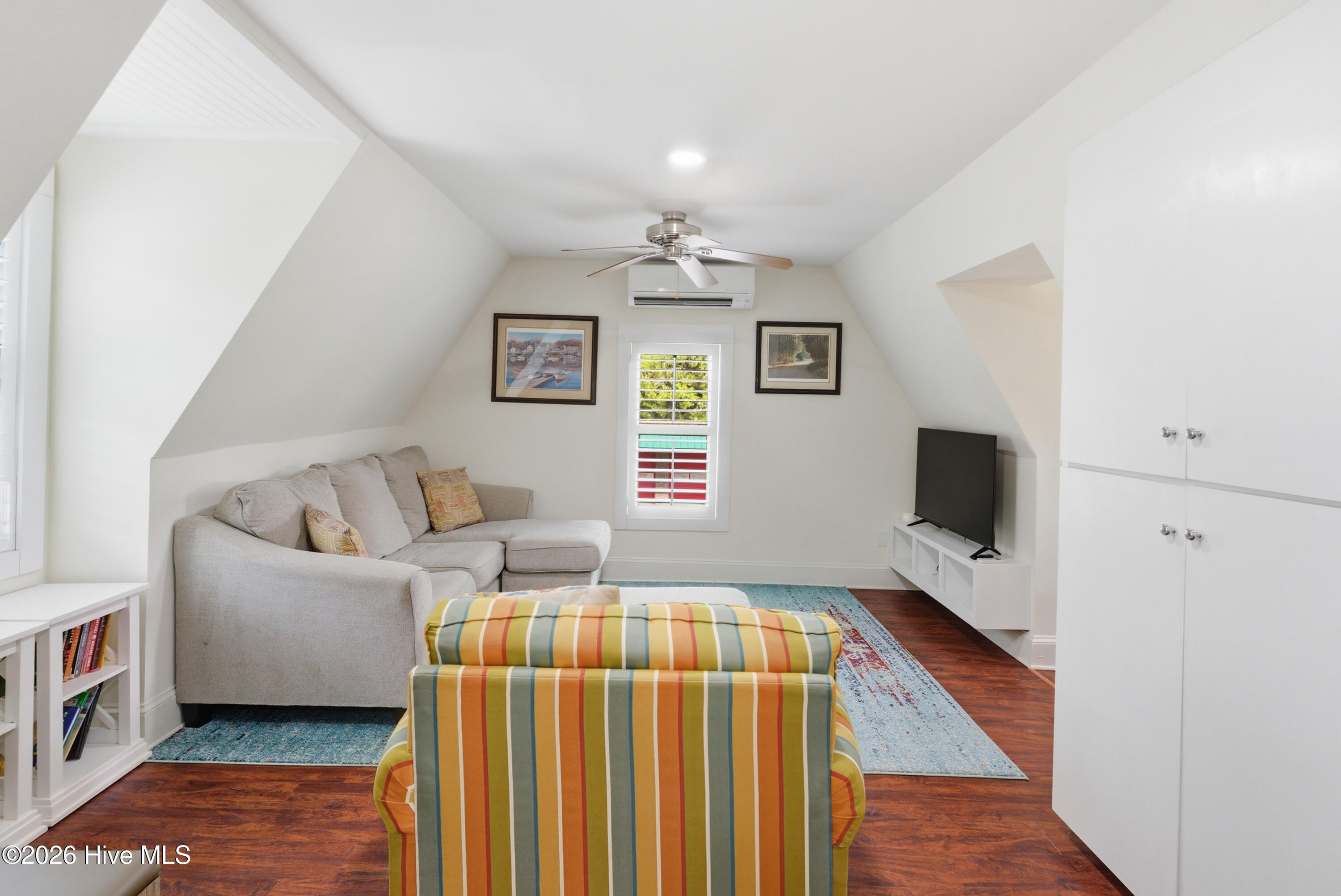 100565818 | Photo 38