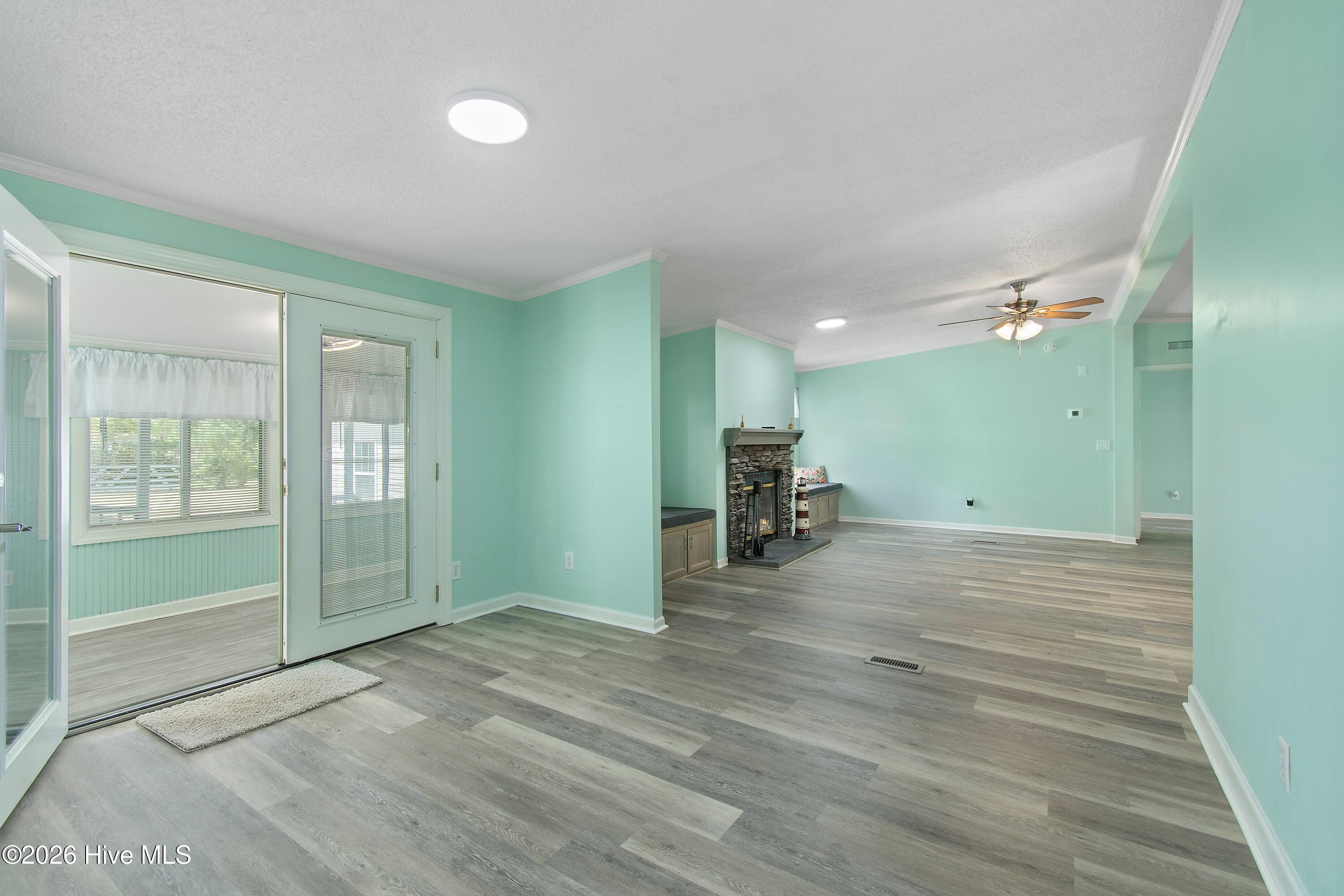 100566223 | Photo 33