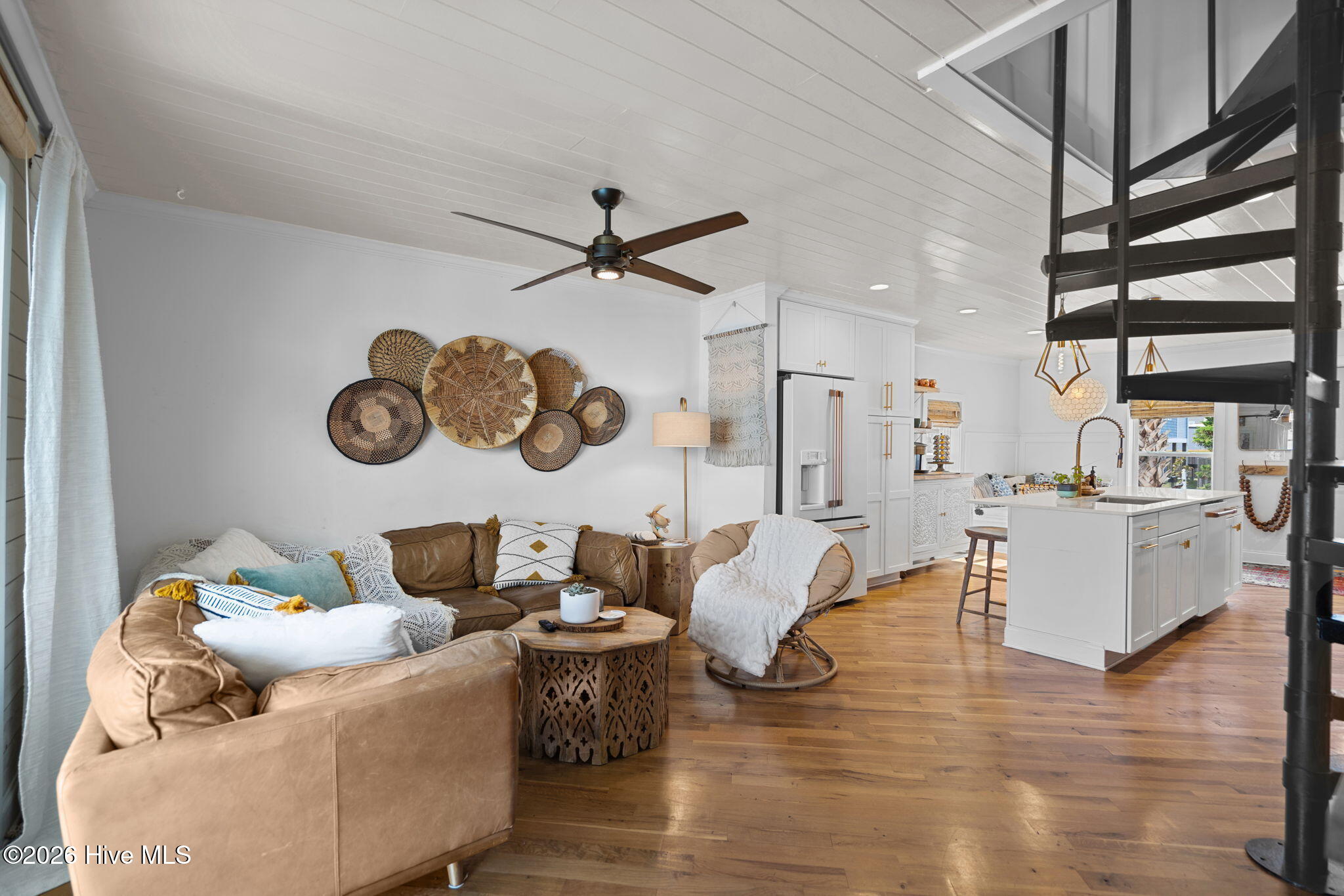 100560357 | Photo 28