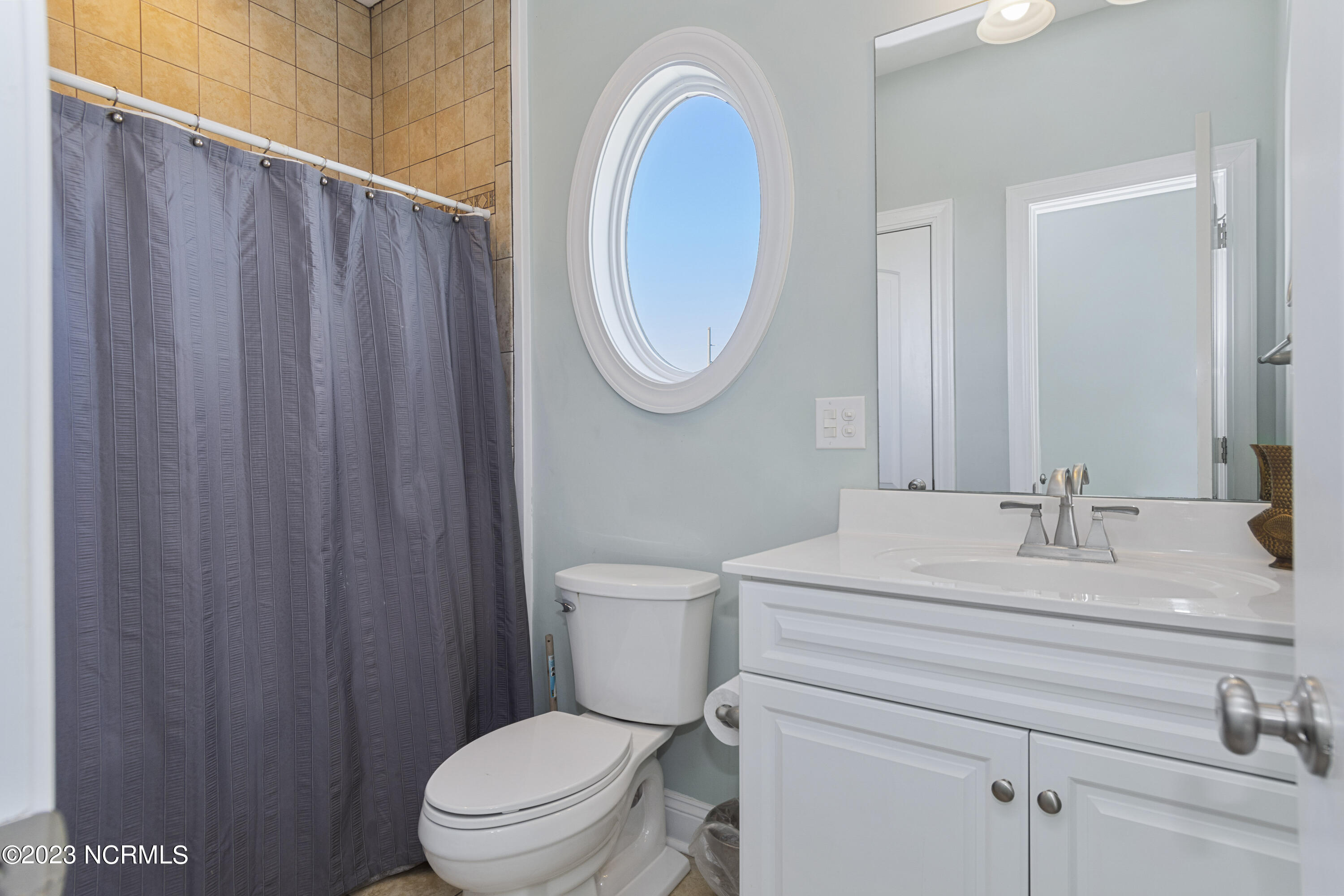 100565817 | Photo 23