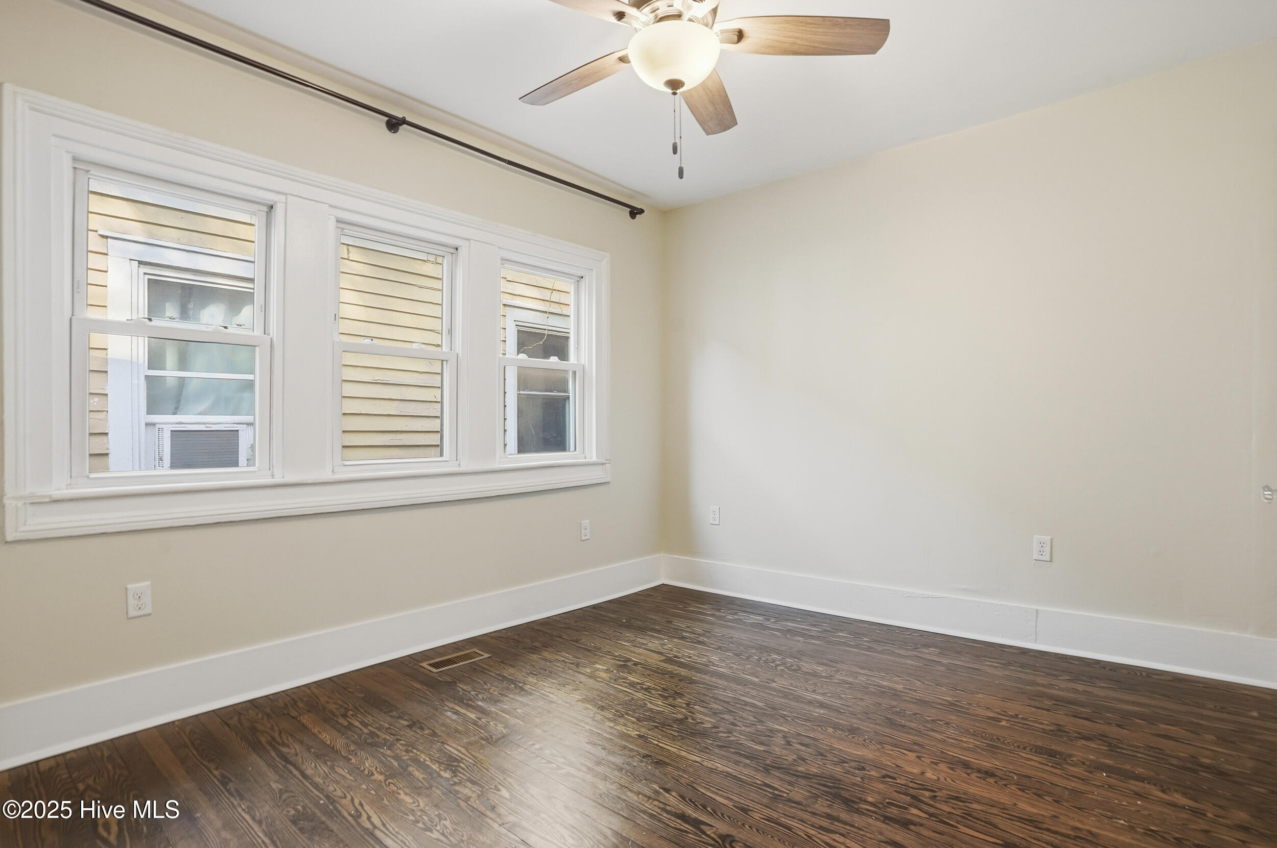 100542379 | Photo 19