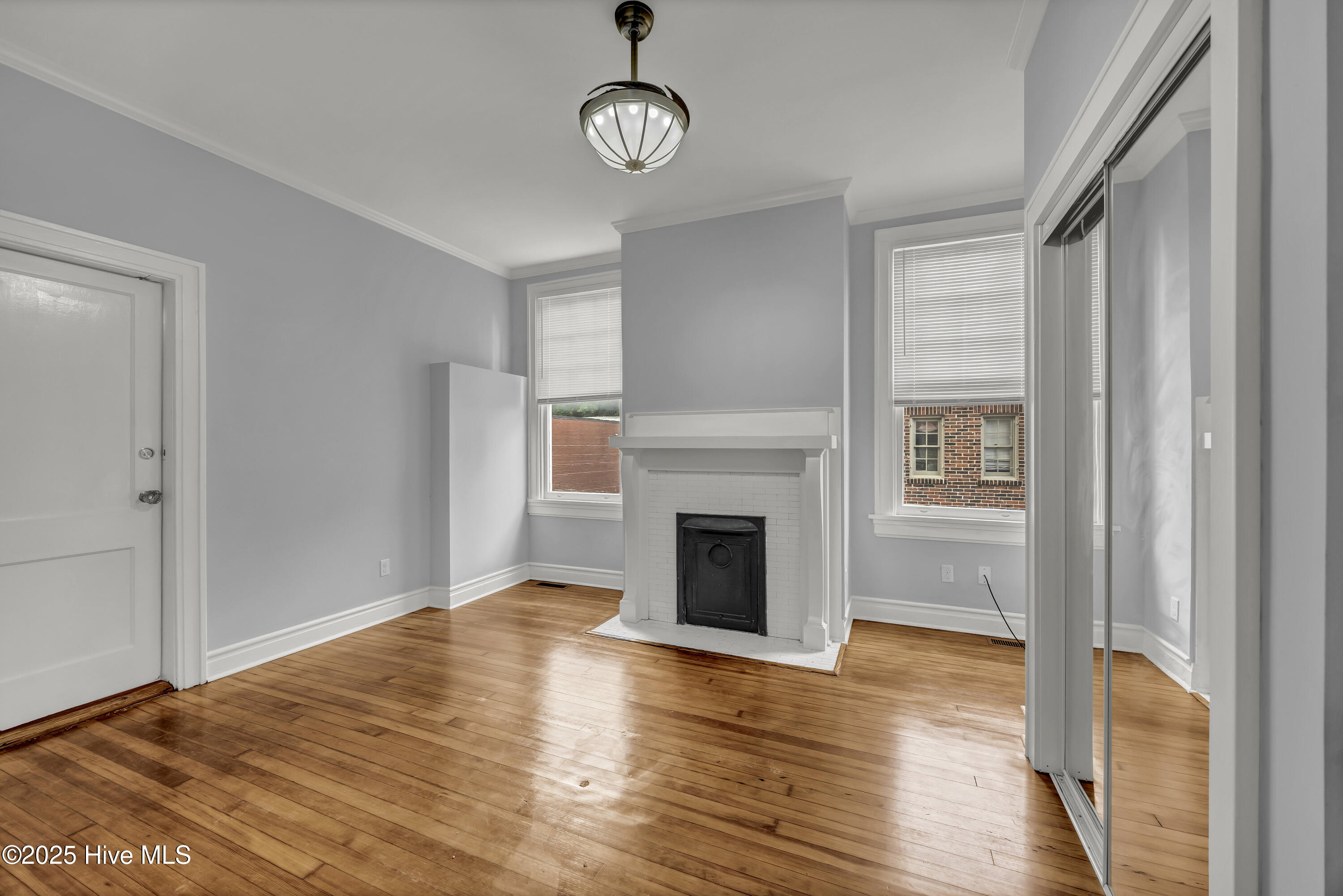 100525838 | Photo 11