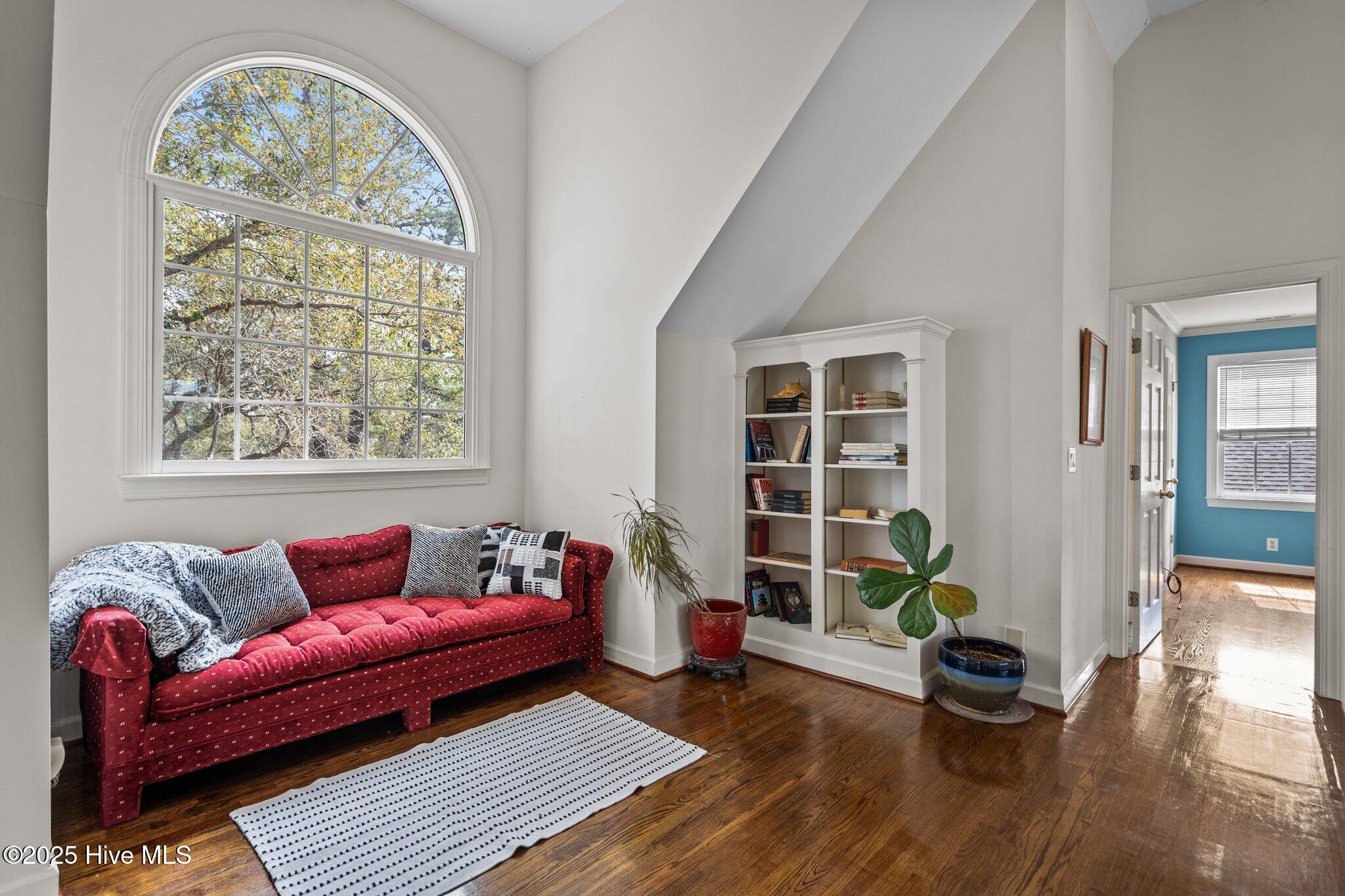 100536215 | Photo 47