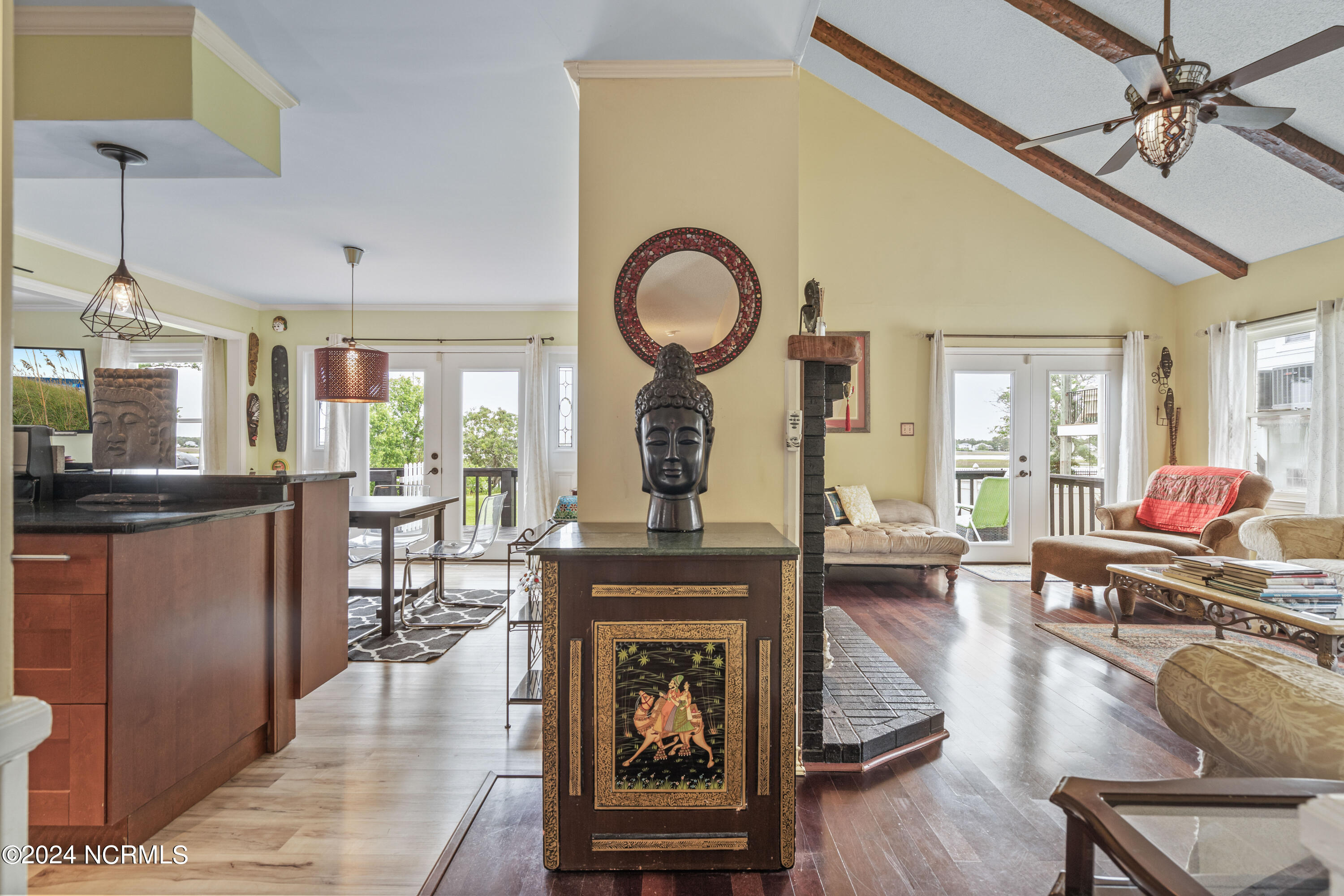 100560914 | Photo 24