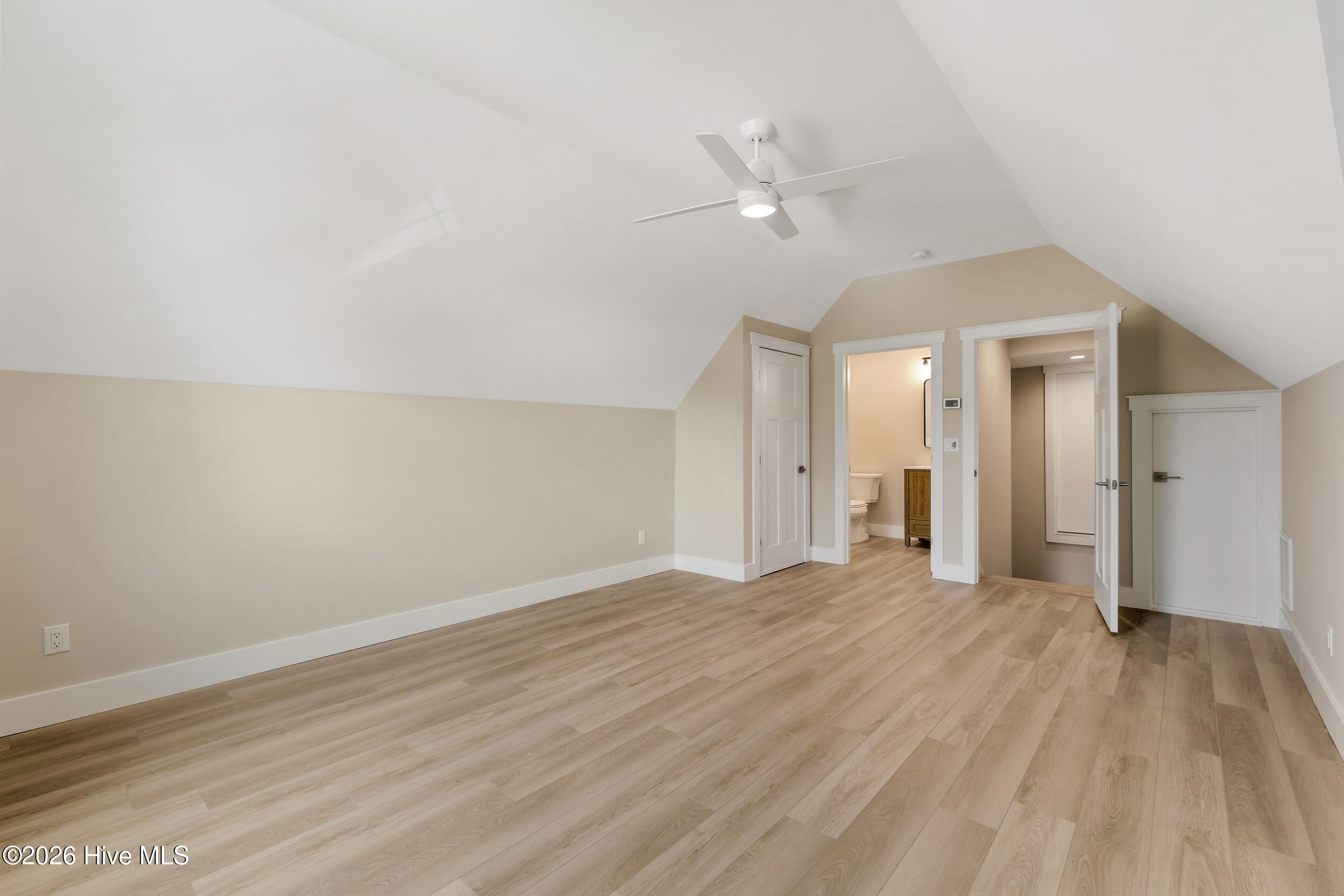 100566568 | Photo 44