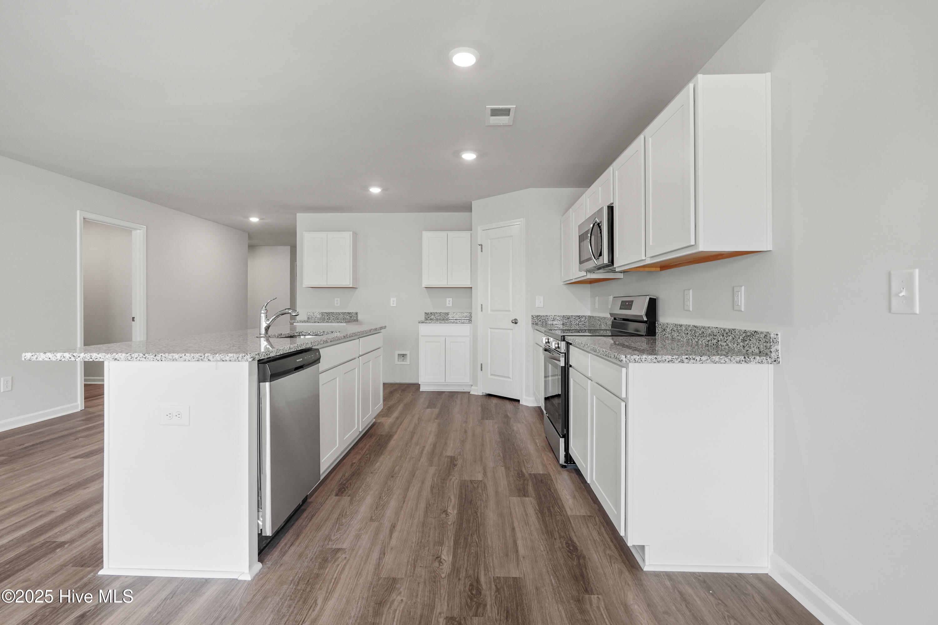 100544372 | Photo 15