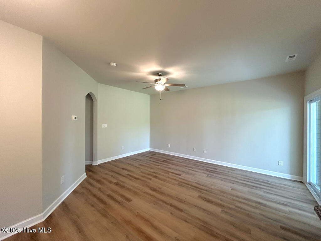 100551422 | Photo 11