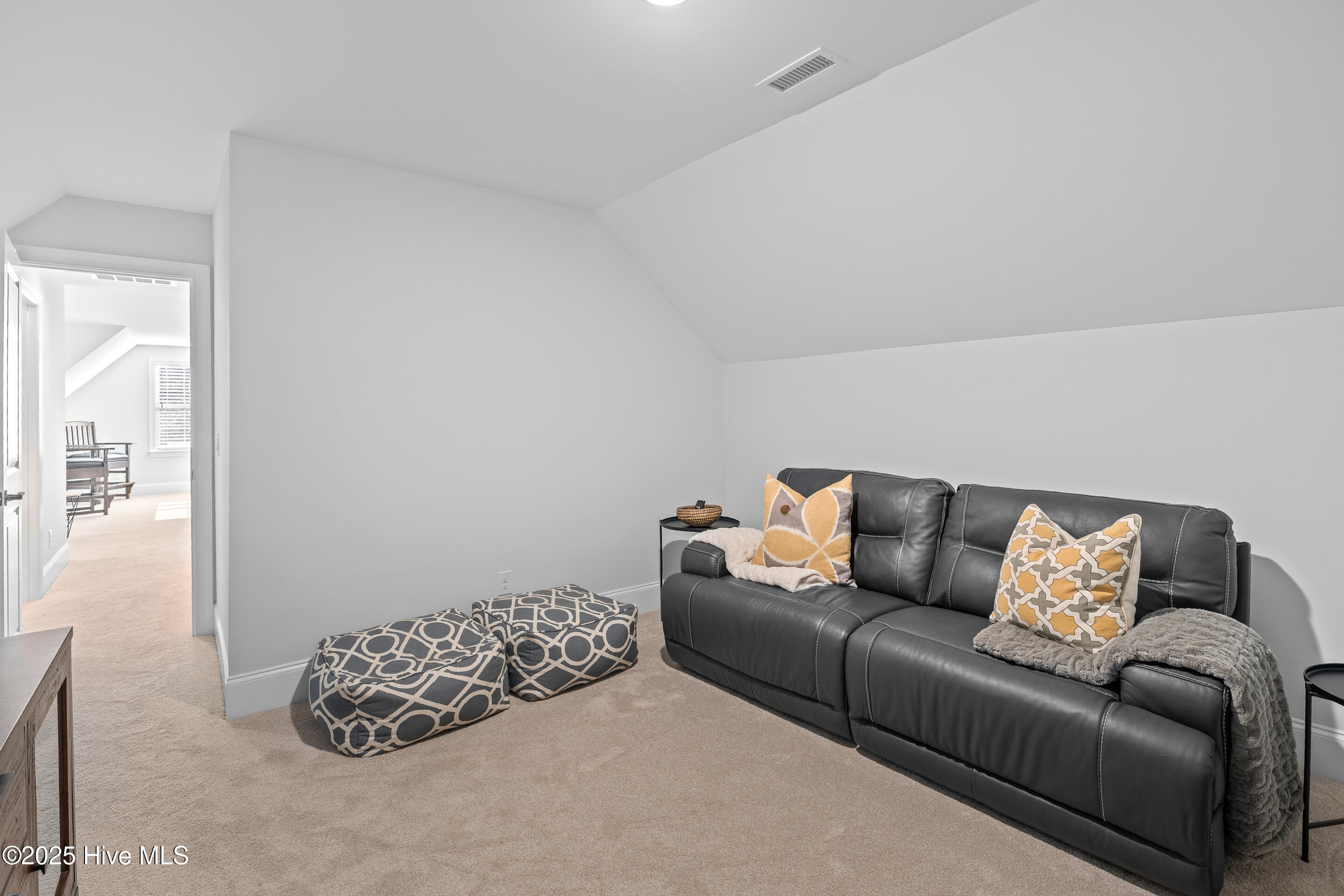 100545902 | Photo 26