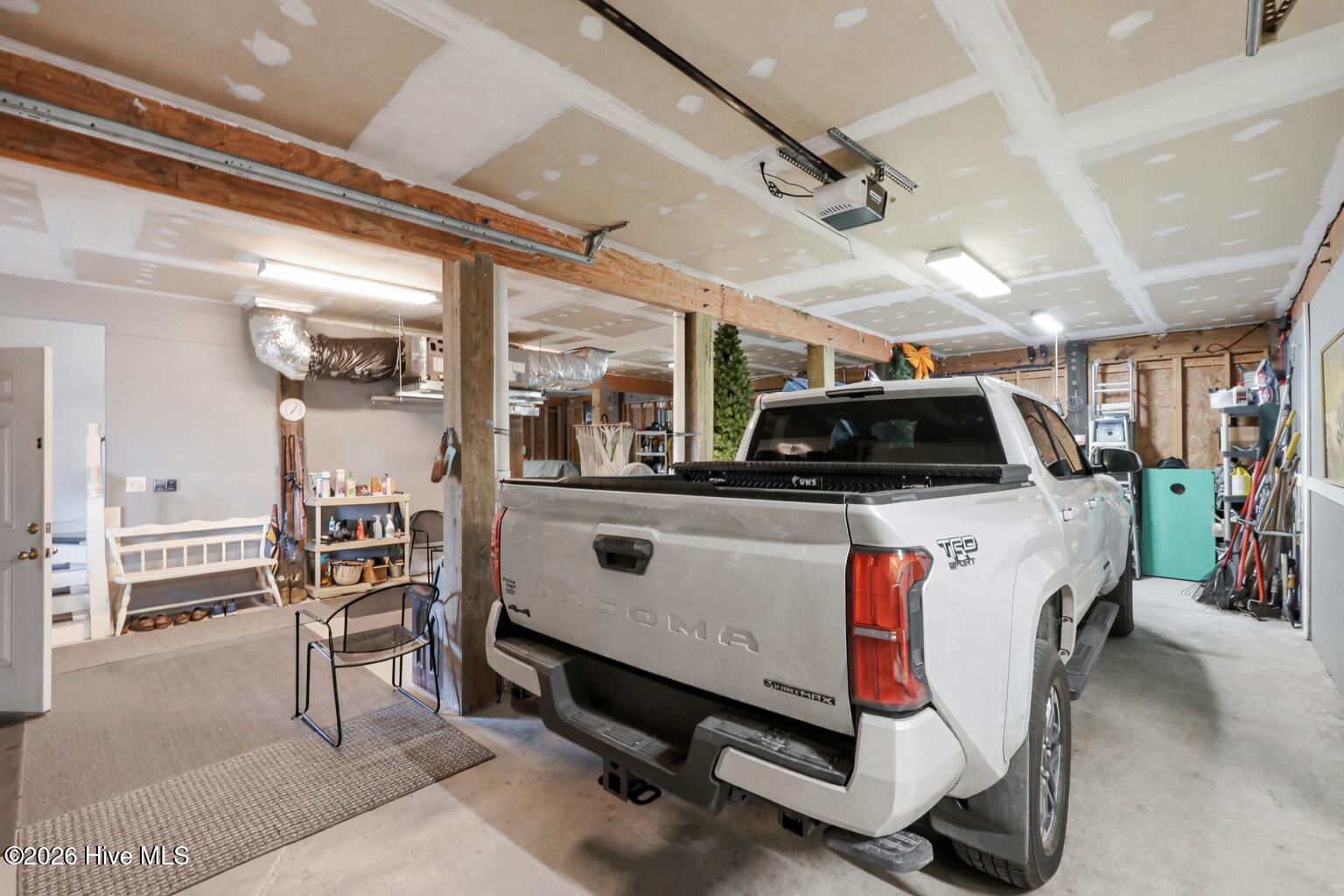 100561994 | Photo 67