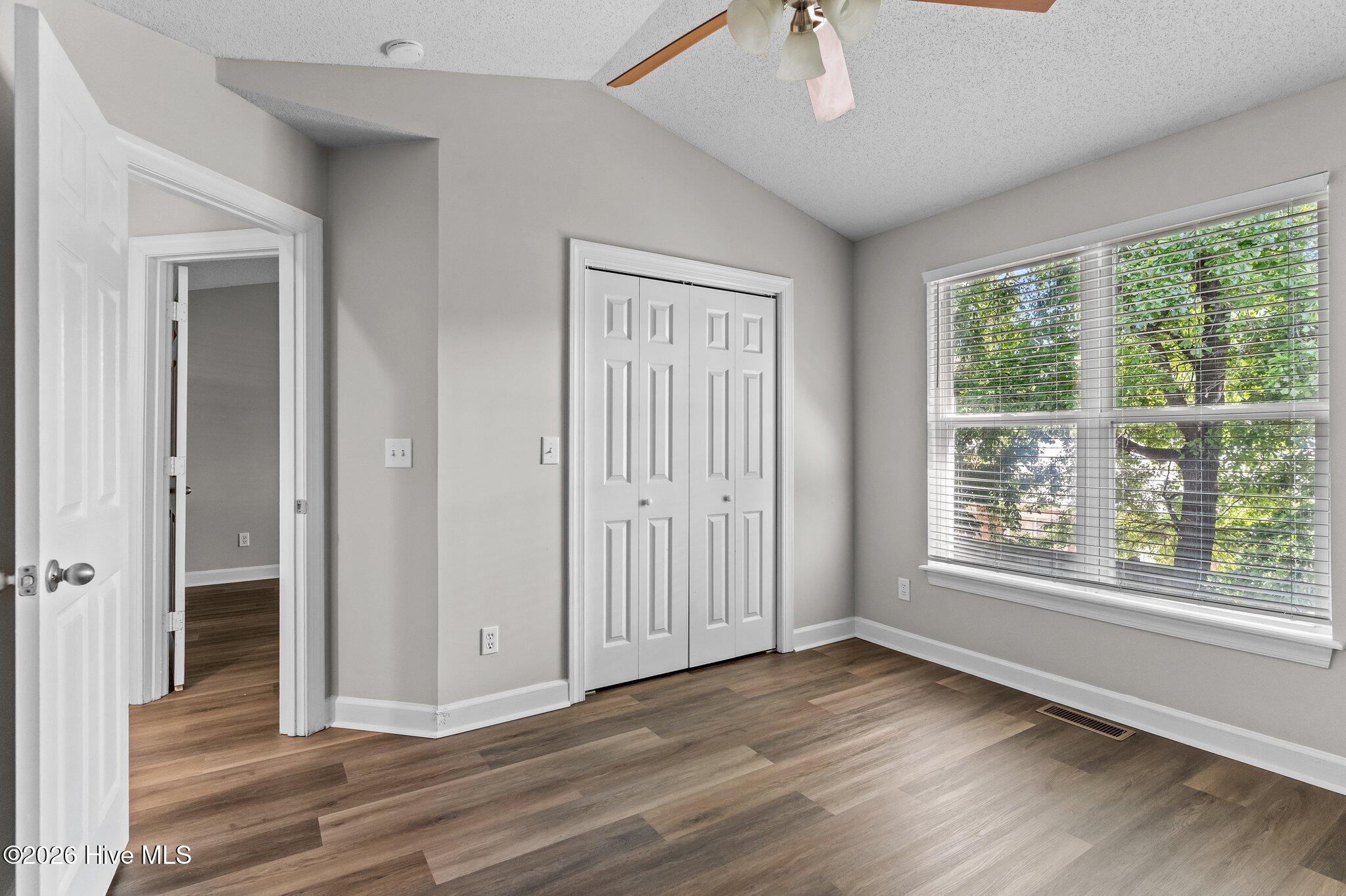 100553986 | Photo 17