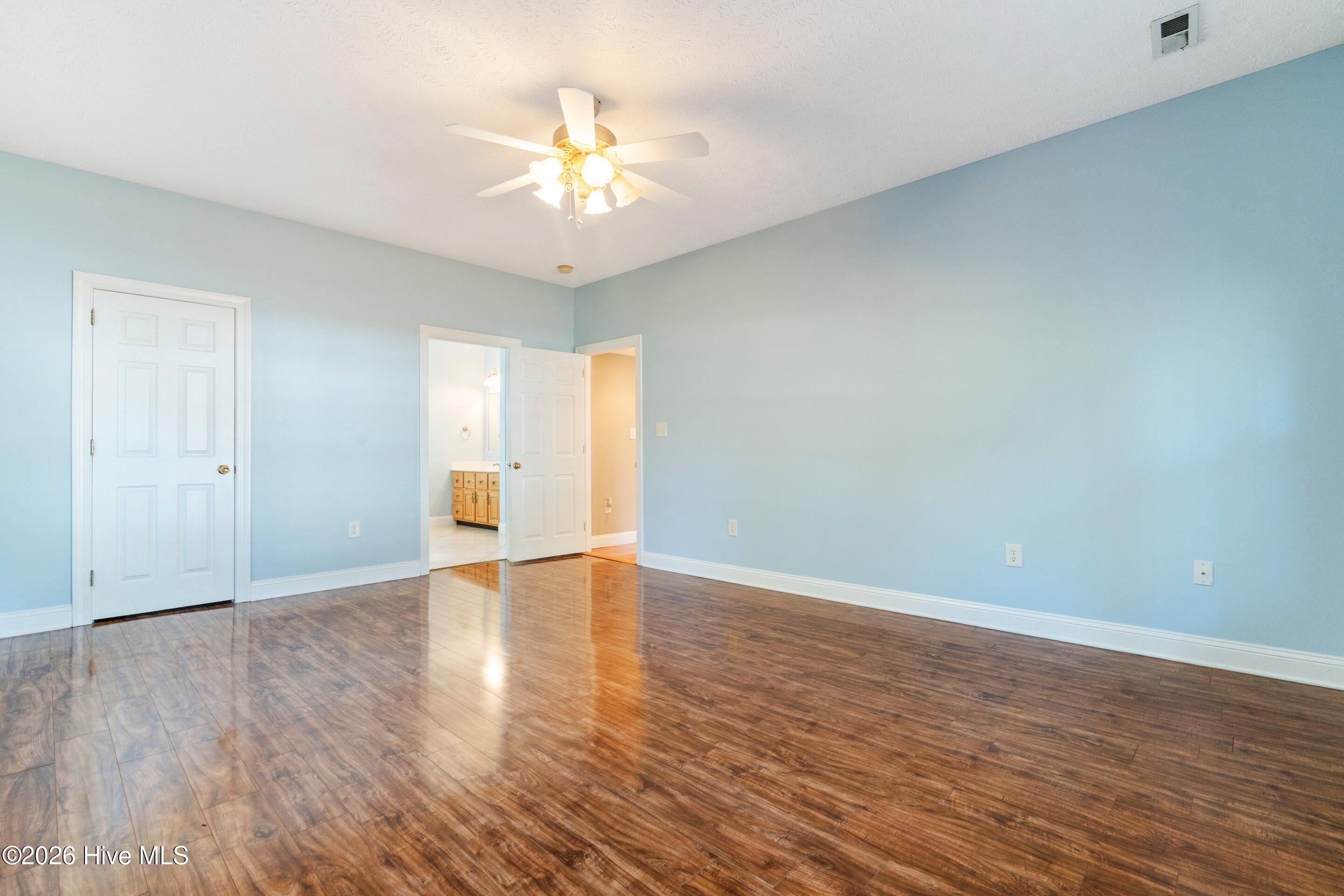 100550661 | Photo 34