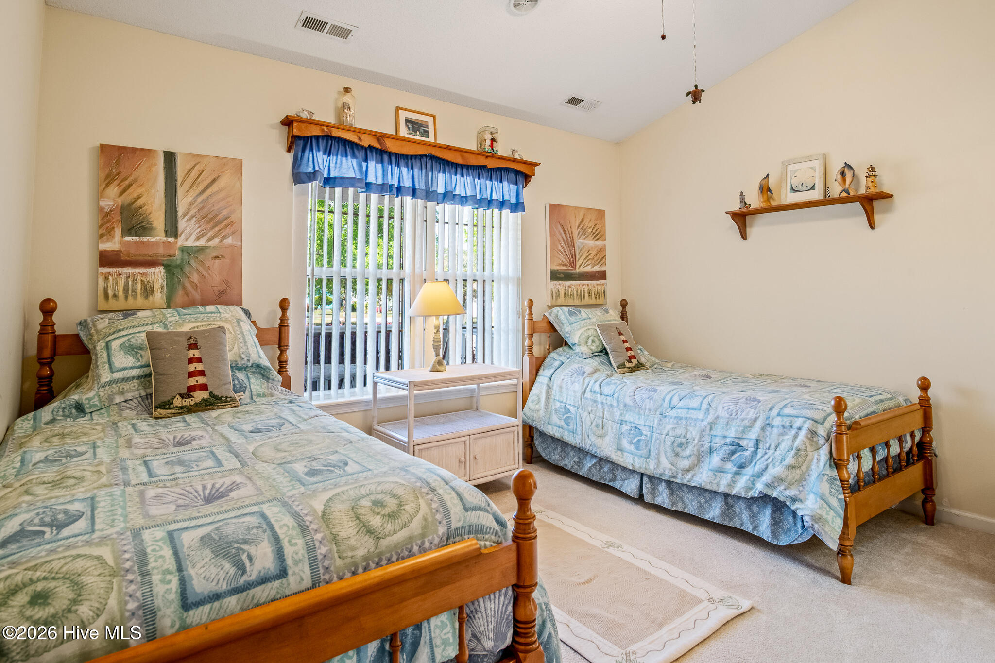 100566913 | Photo 24