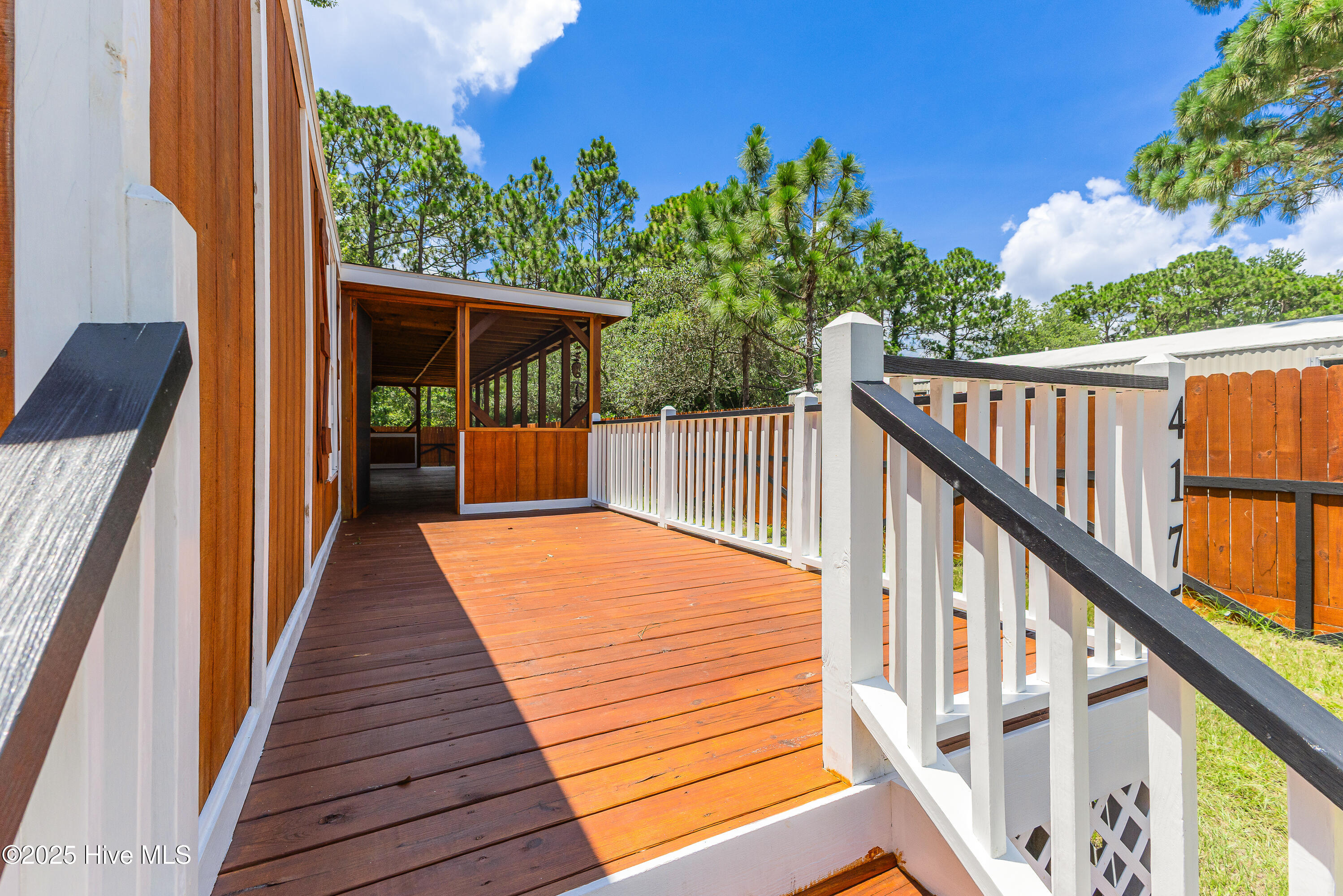 100519555 | Photo 23