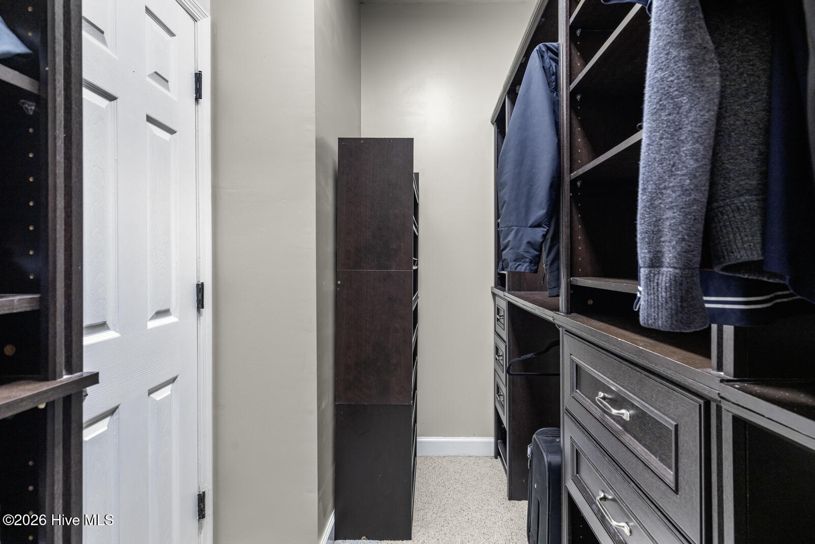 100563110 | Photo 33