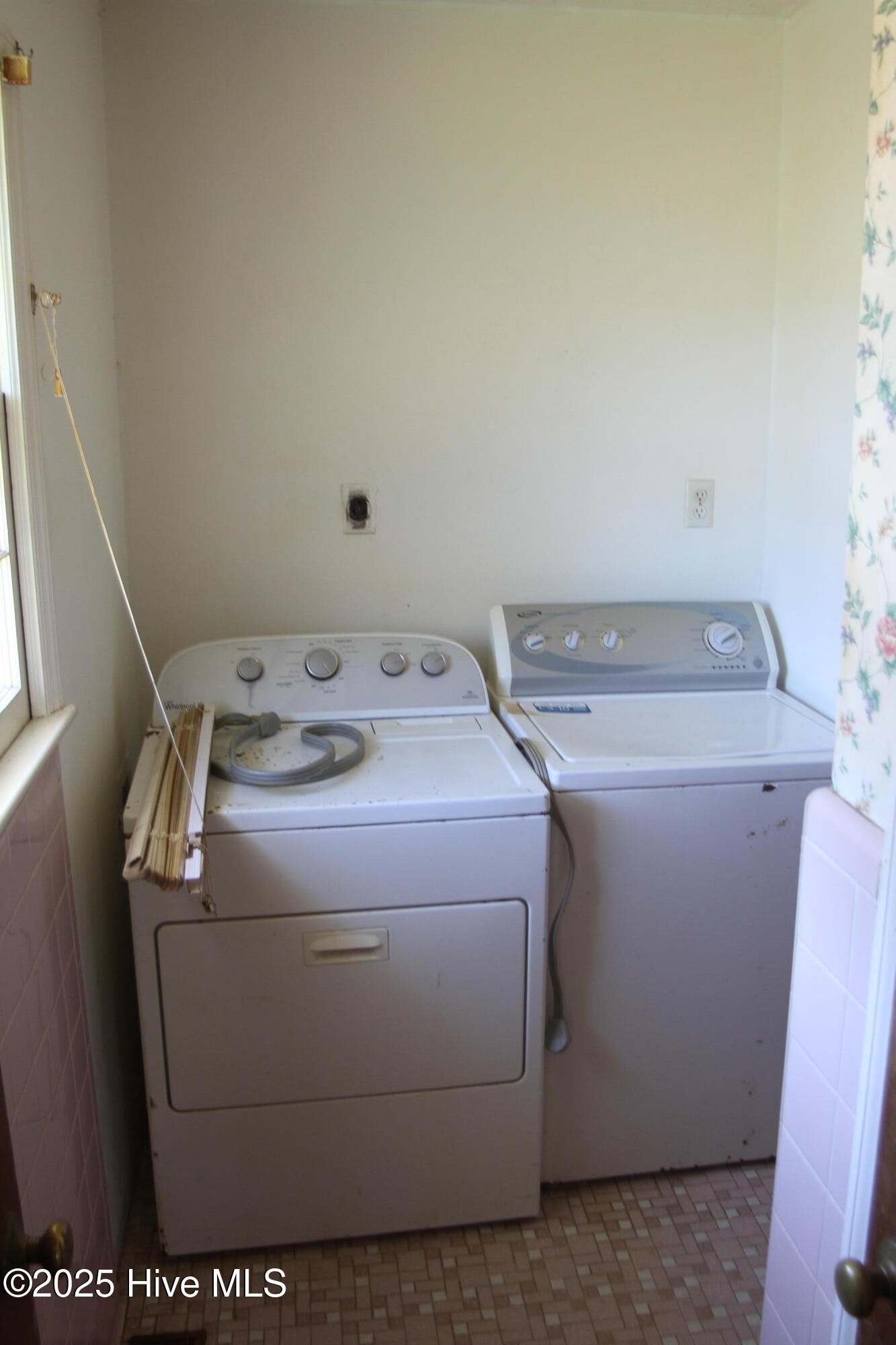 100542745 | Photo 11