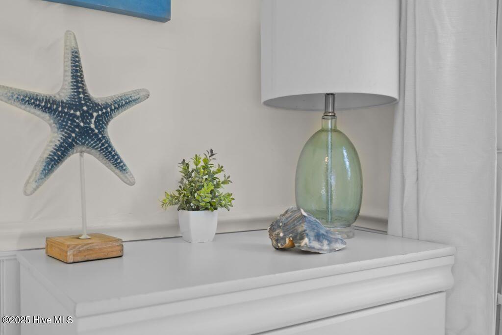 100537194 | Photo 128