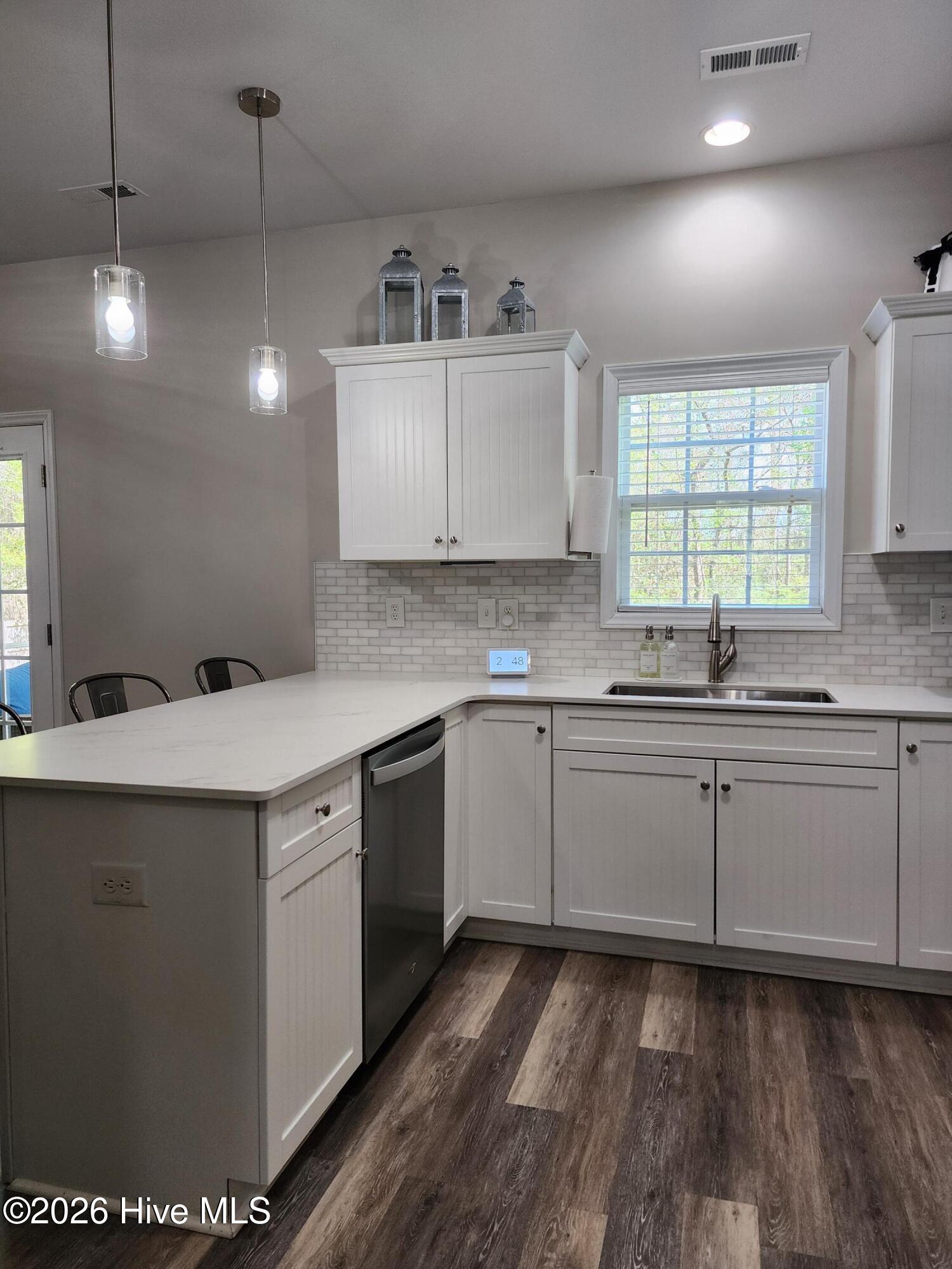 100570364 | Photo 14