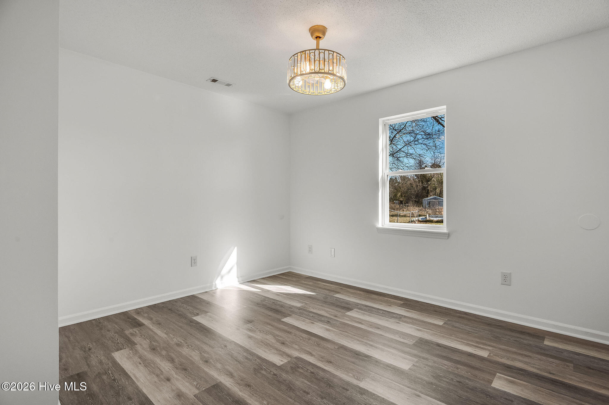 100556474 | Photo 25