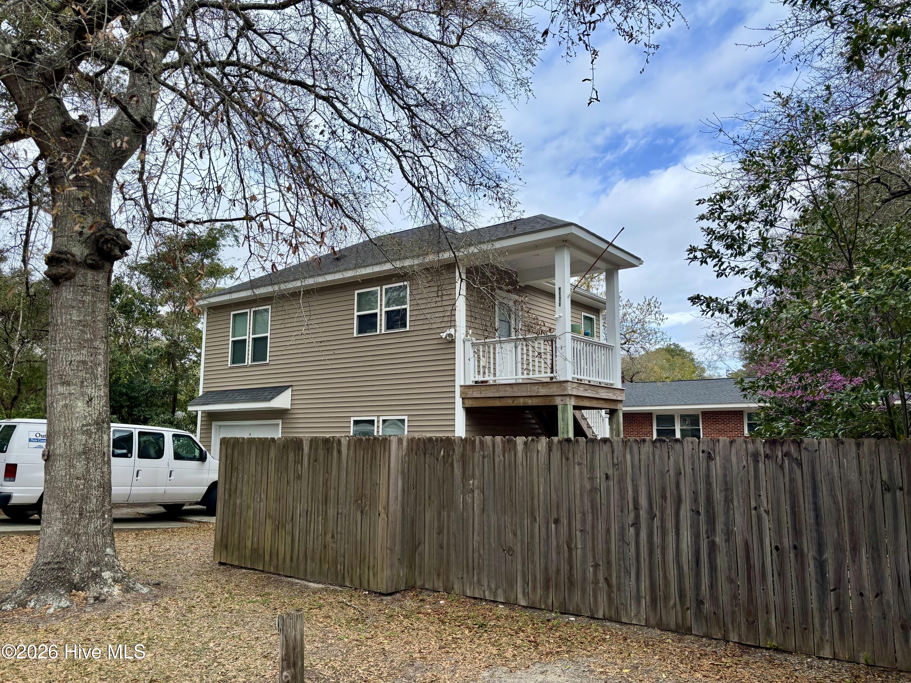 100561004 | Photo 31