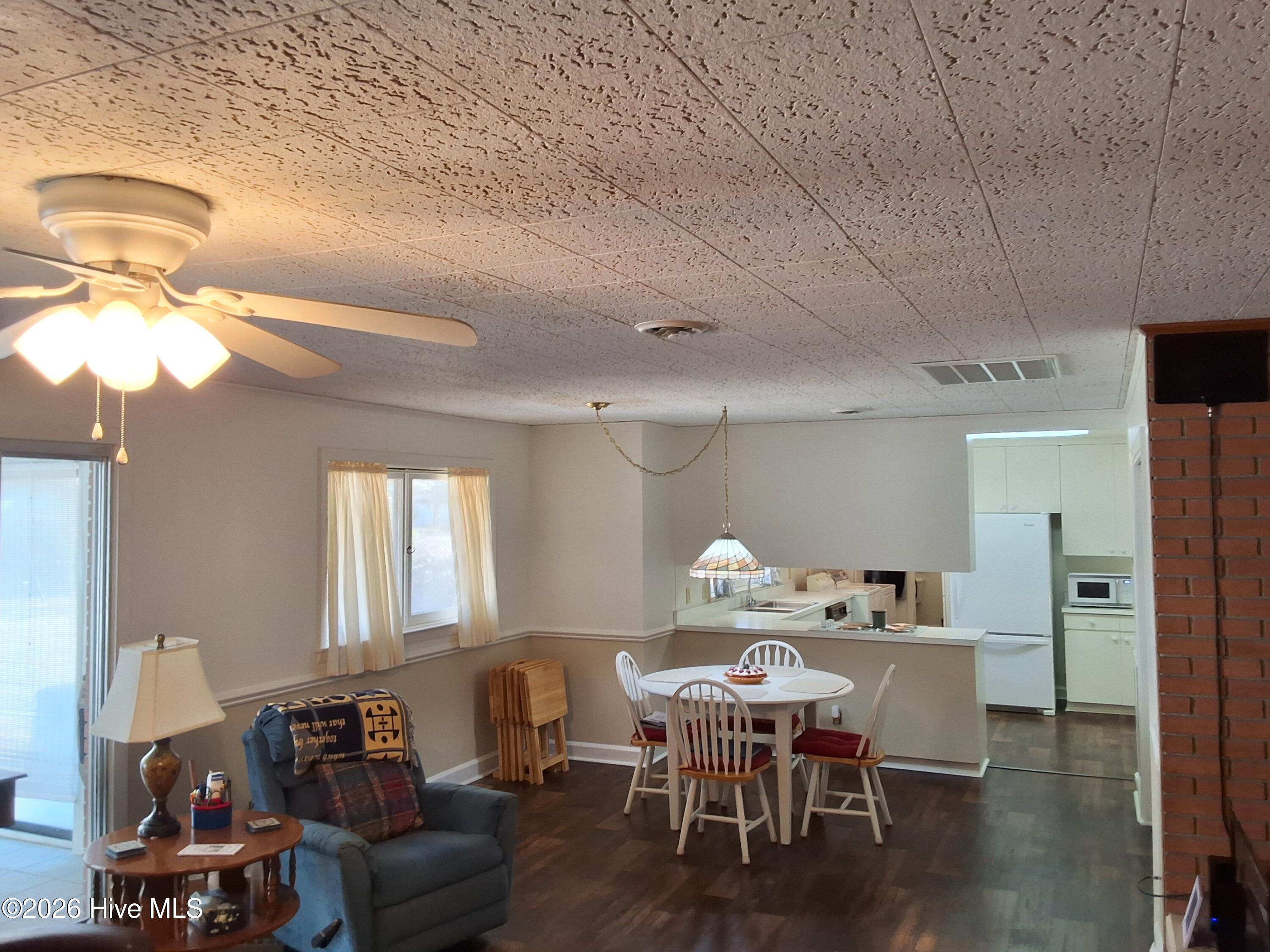 100554569 | Photo 32