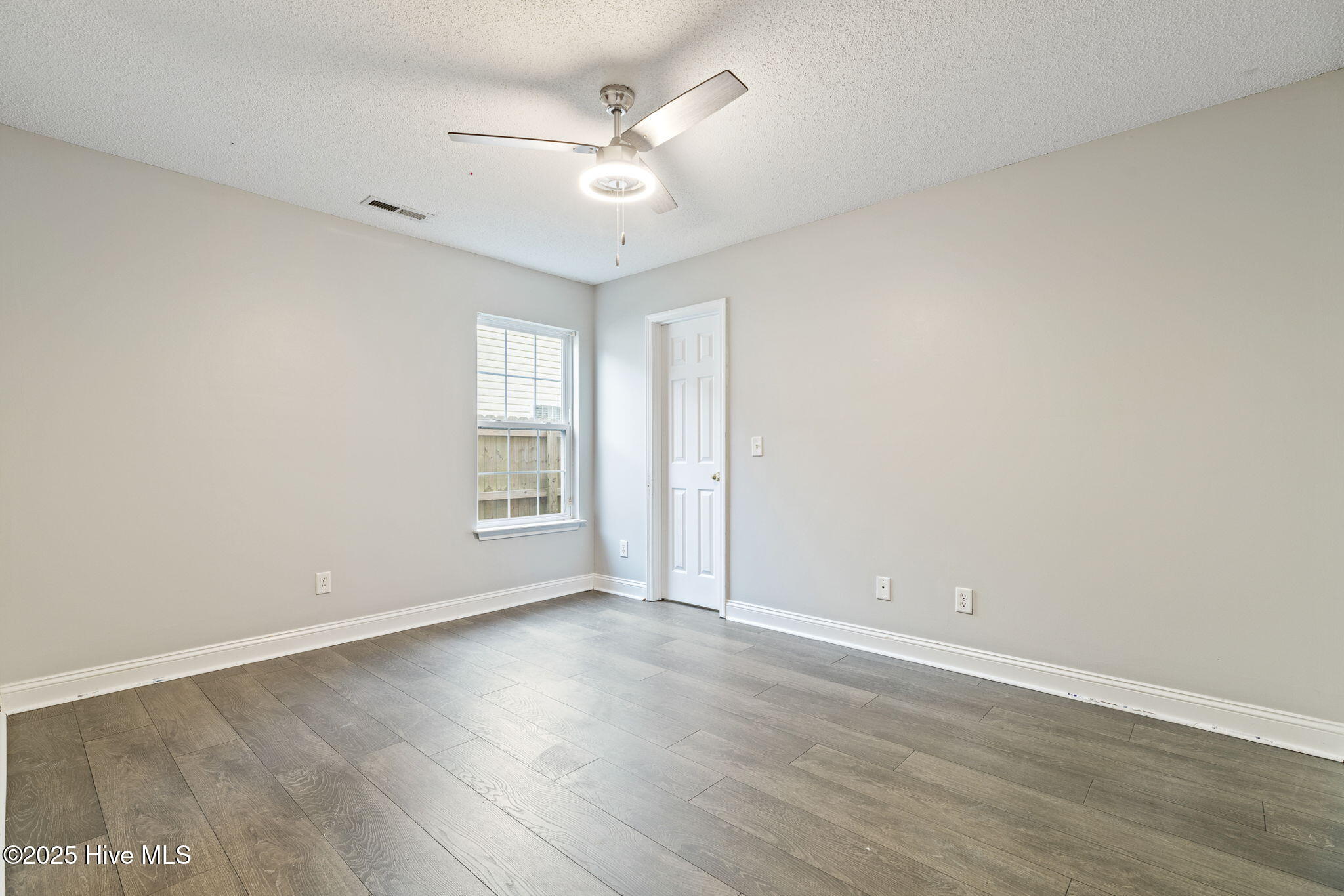 100531614 | Photo 21